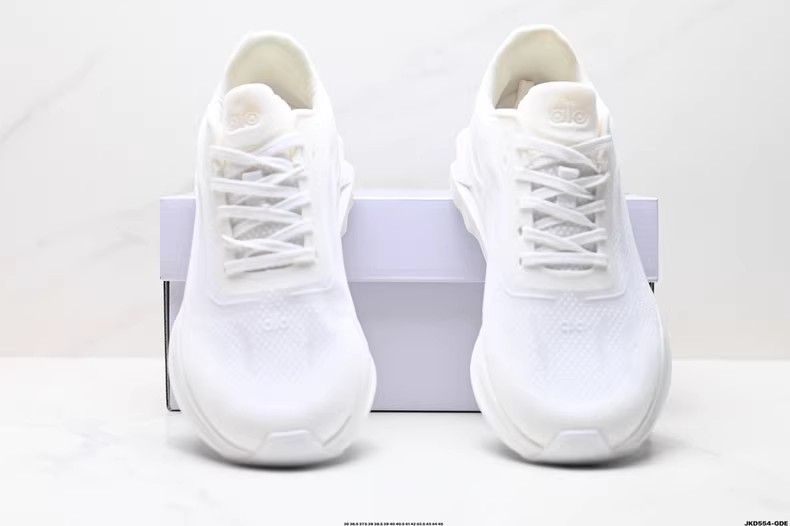 新品未使用】ALO Yoga Alo Runner アローヨガ アローランナー