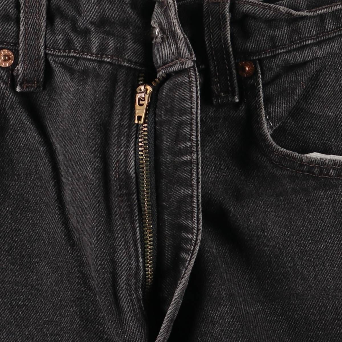 テーパードデニムパンツ