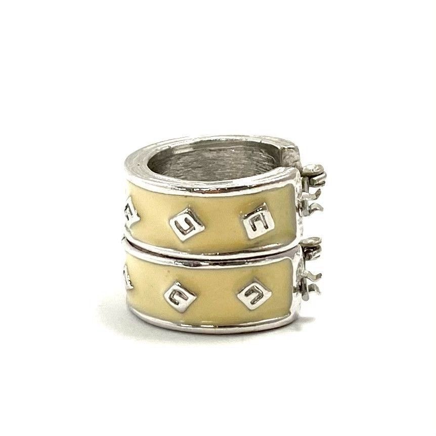 GIVENCHY ★ ゴールドトーン チャームロゴ フープピアス ゴールド（金色）系 GIVENCHY(ジバンシィ) ピアス(レディース