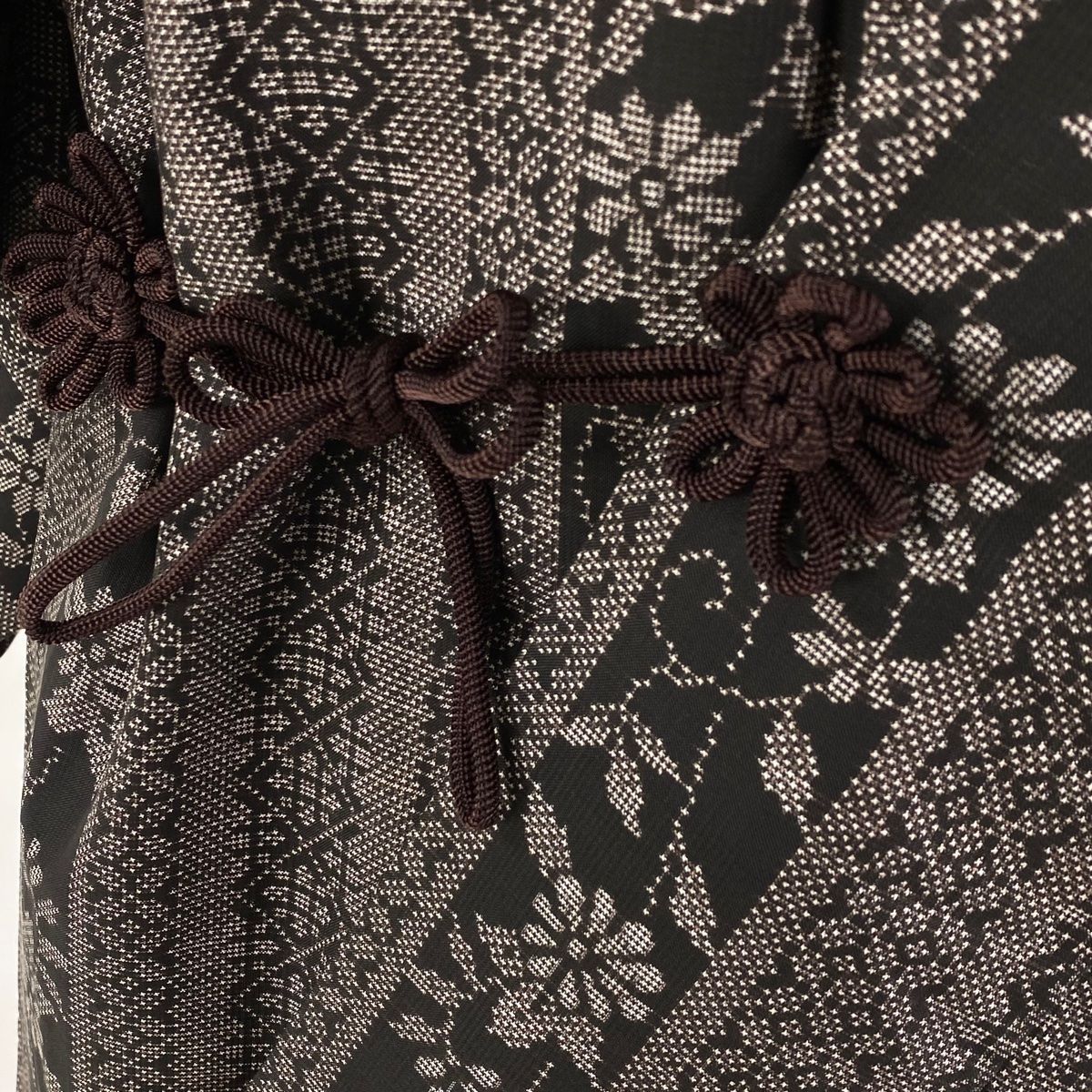 新品◇羽織□和装コート◇細やか縞に鳥獣戯画文様□黒□化繊着物上  