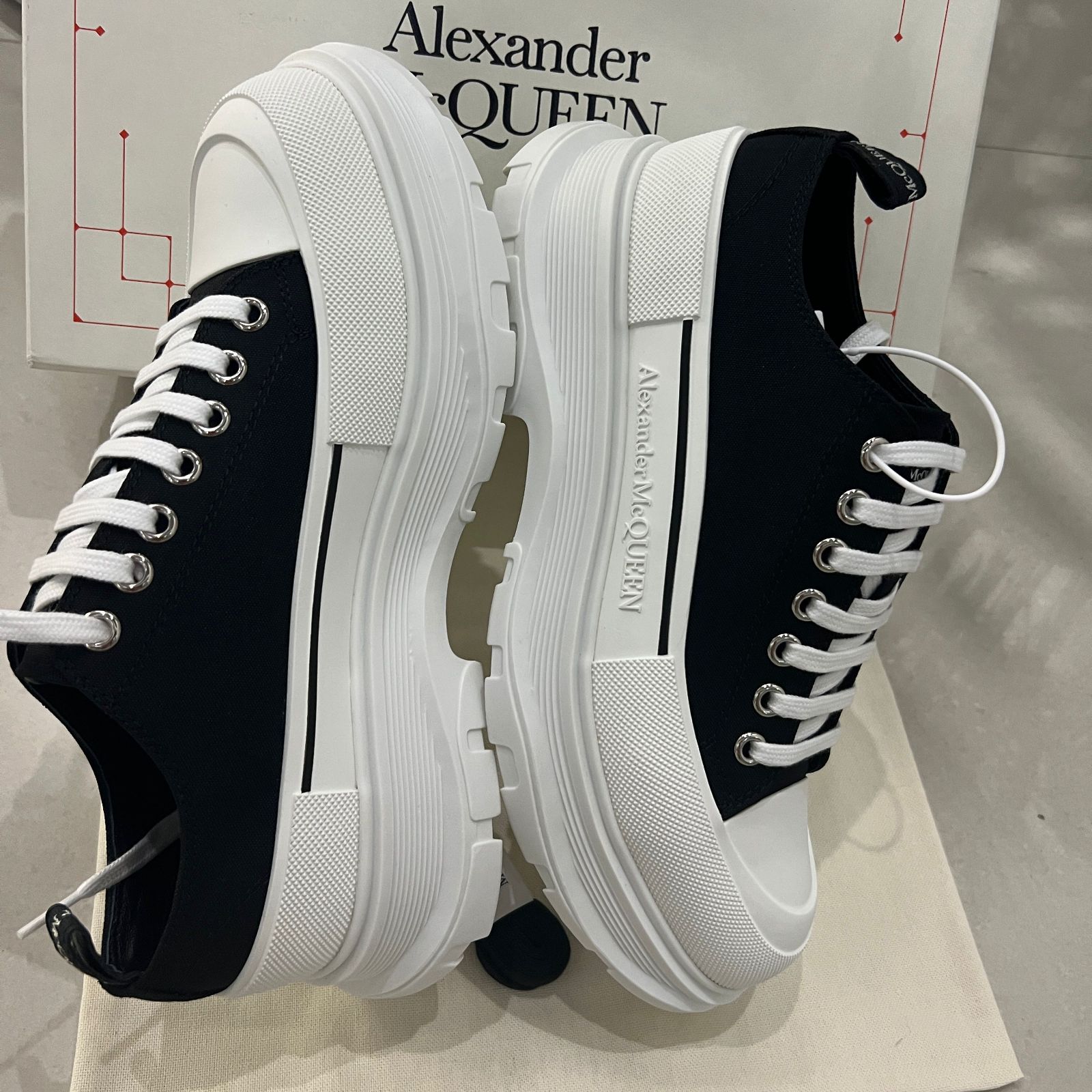 Alexander McQueen トレッドスリック レースアップ - メルカリ