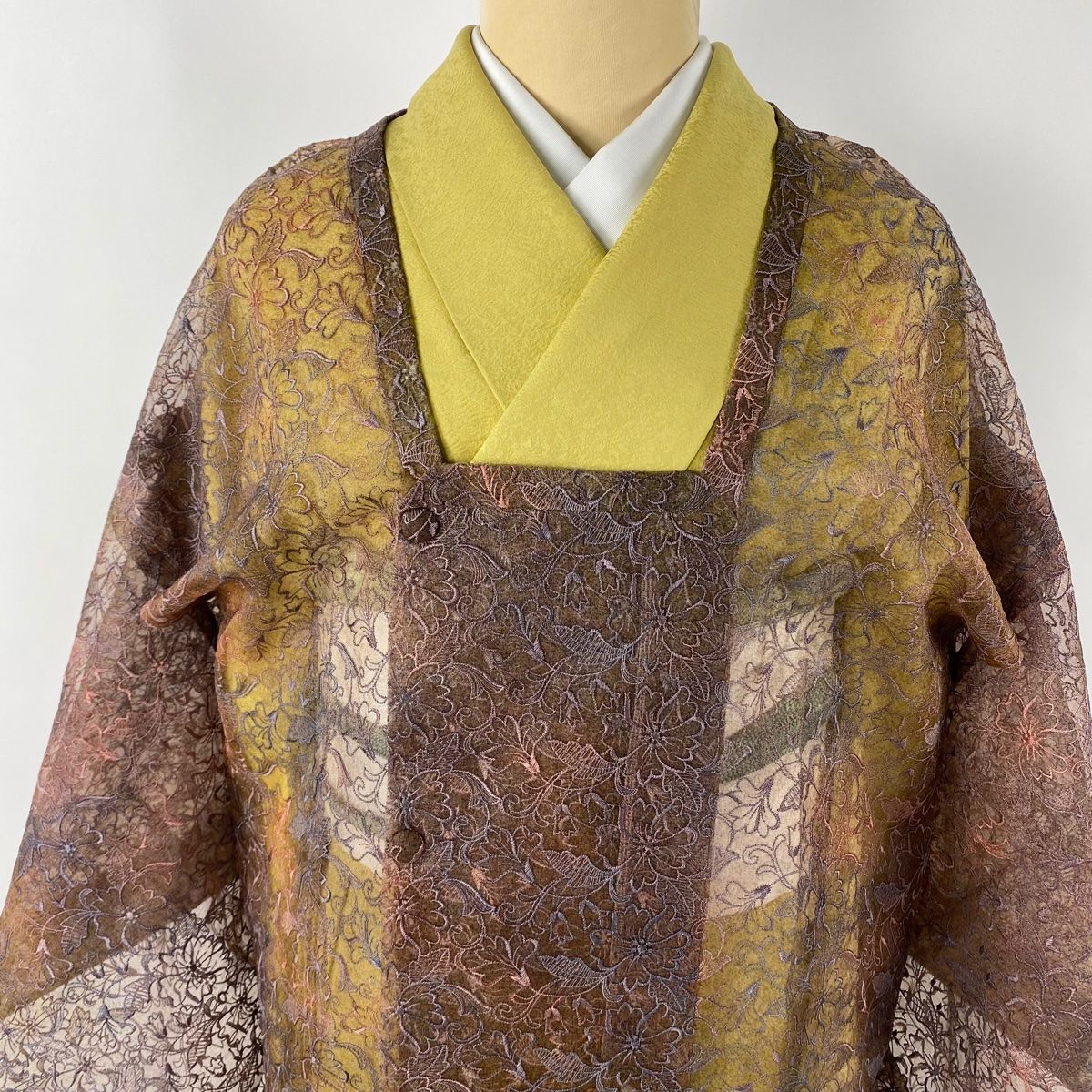 角衿 花唐草