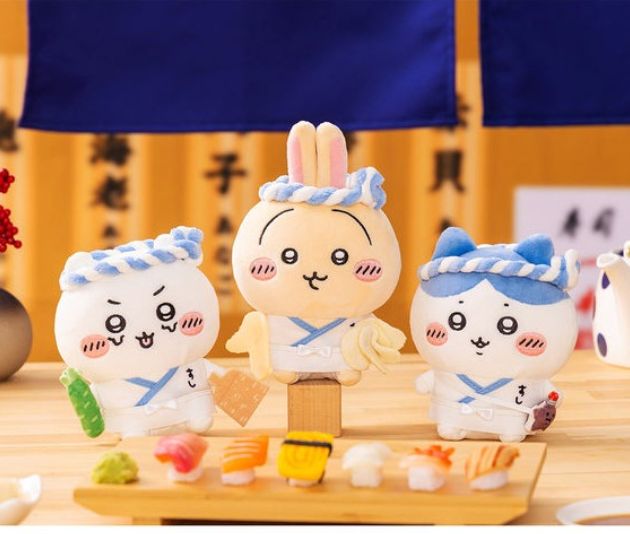 ちいかわ寿司　お座りミニぬいぐるみ　3種 むちゃうま!!ちいかわ寿司」で販売されるお座りミニぬいぐるみ