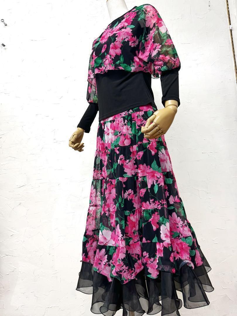 【パーティーに】新品　社交ダンス　ピンク花柄セットアップ黒　ｍ926 パーティーに】新品 社交ダンス ピンク花柄セットアップ黒 m926