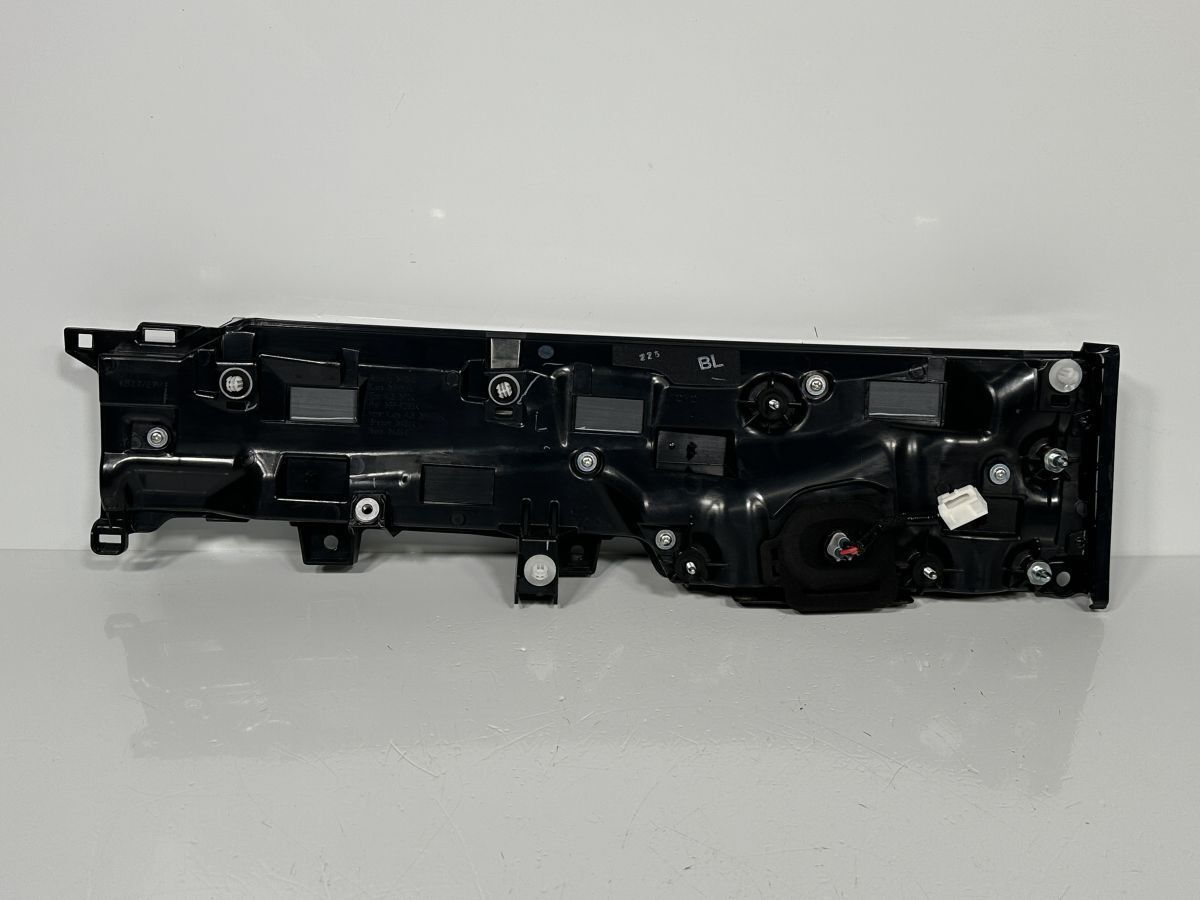 破損なし 低走行 ヴォクシー ZWR90W MZRA90W 純正 左フィニッシャーランプAssy テールランプ 内側 LED 81590-V1030 V1-9 BL 管理29959 FFCRYSTALESIA_COM