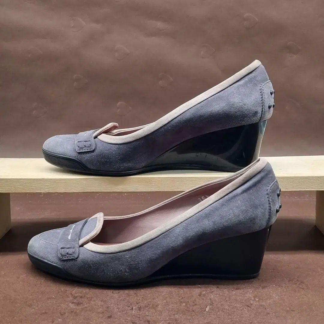 TOD'S(トッズ) スエード ウエッジヒール 235_ - メルカリ
