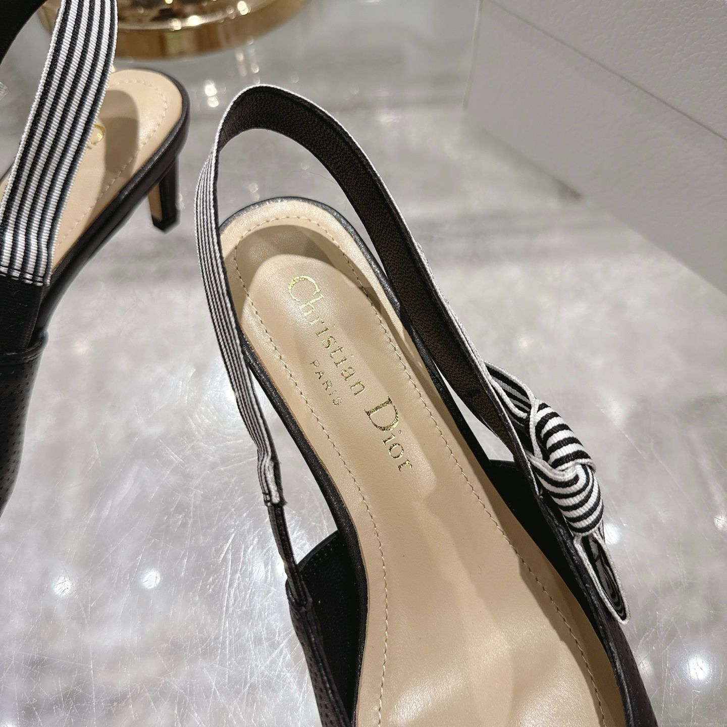Dior ブラウン ハイヒールサンダル Dior ディオール テーパード トゥ フラット / ハイヒール