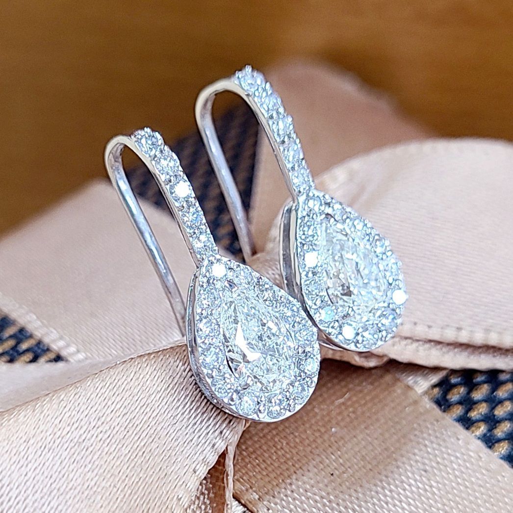 エレガント！ペアシェイプ ダイヤモンド 計1.2ct K18 WG ピアス - メルカリ