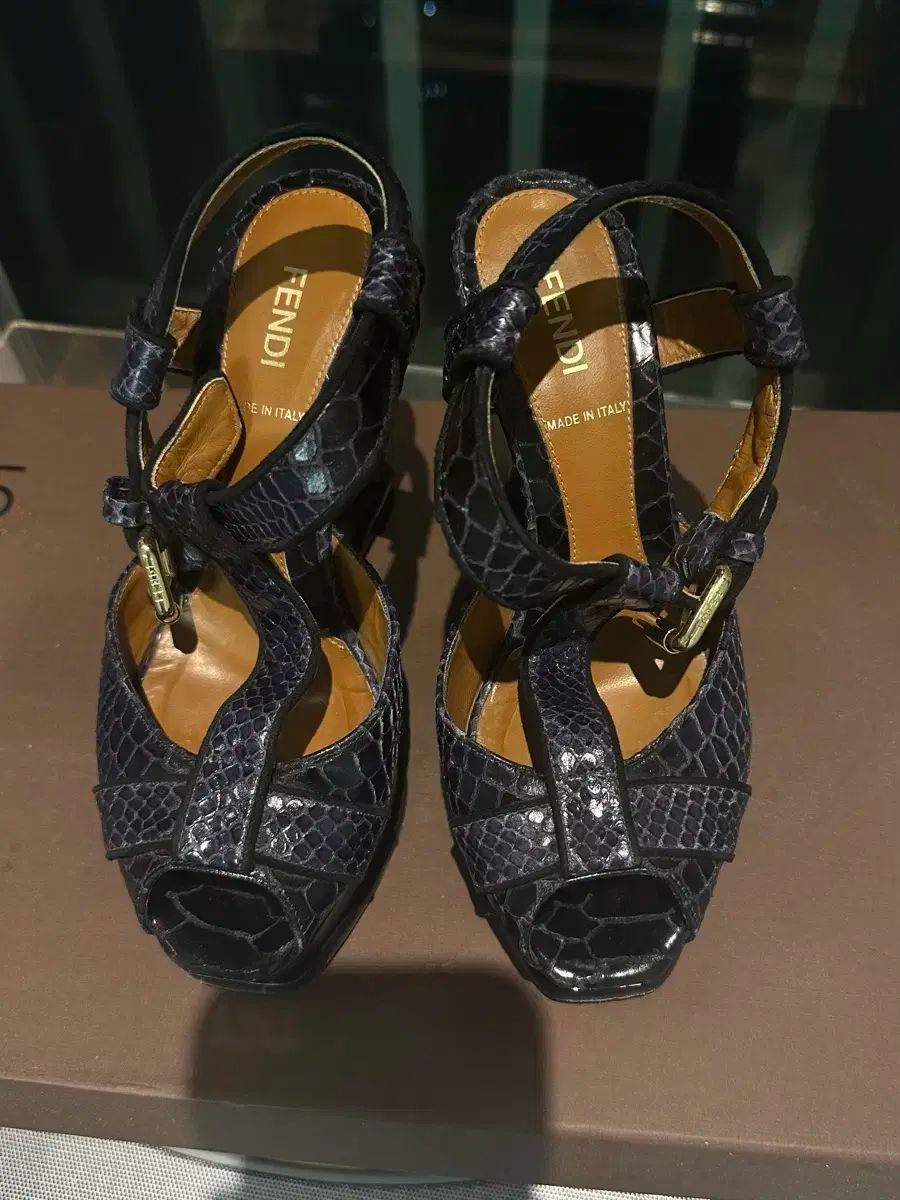 FENDI(フェンディ) 正規品 サンダル 靴 230 ー 235 - メルカリ