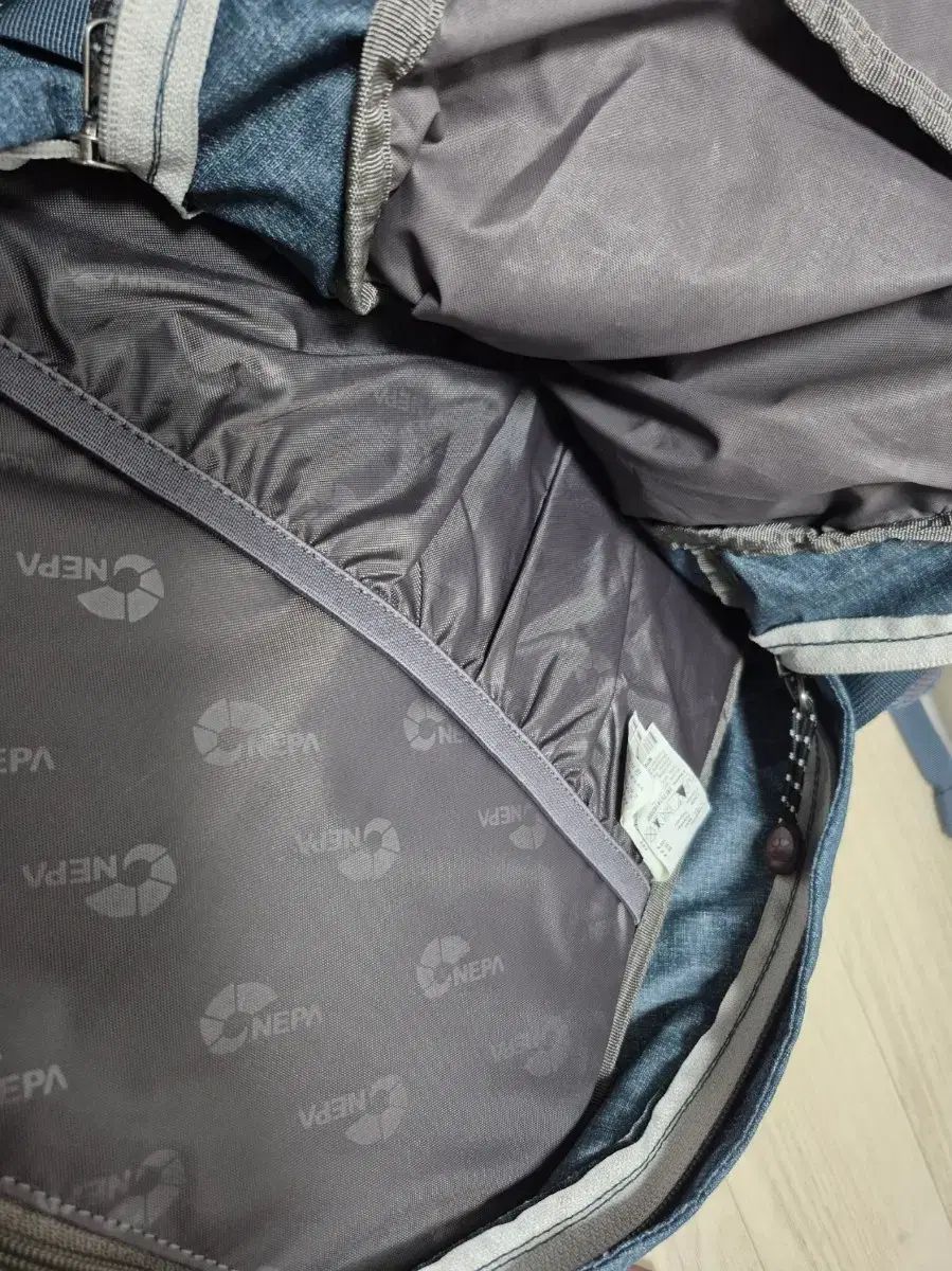 NEPA ネパ 30 リットル 登山リュック Sell it 旅行用バックパックバッグ ドリンクホルダー 帽子