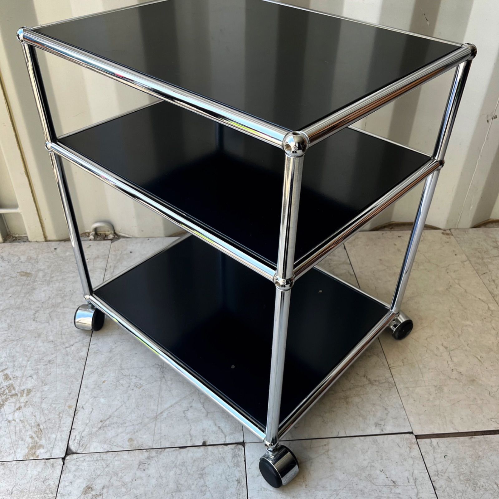 取付無料！USMハラー 2段ブラックキャビネット 小さめデスクワゴン✨ 取付無料！USMハラー 2段ブラックキャビネット 小さめデスクワゴン