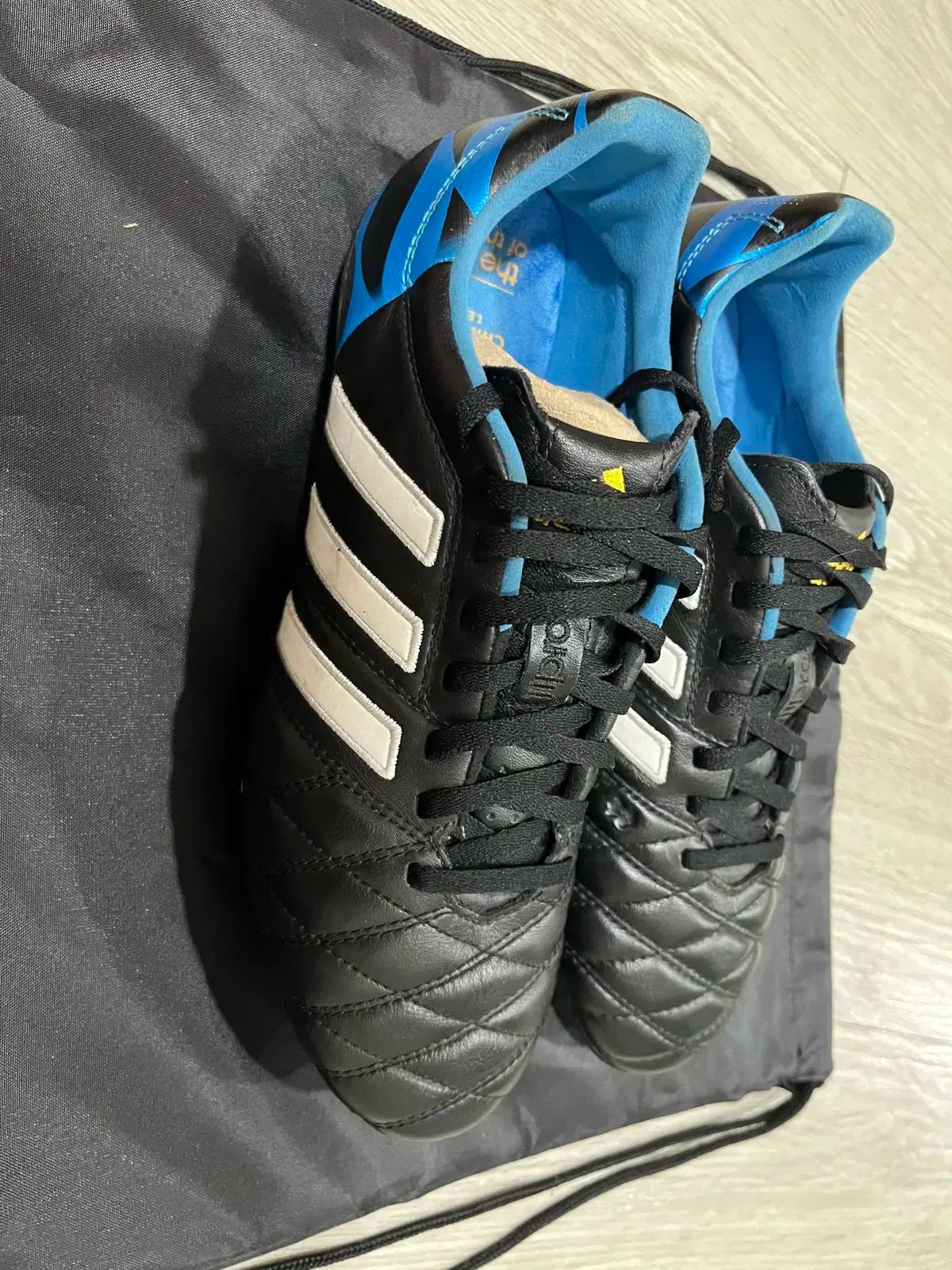 サッカーシューズ