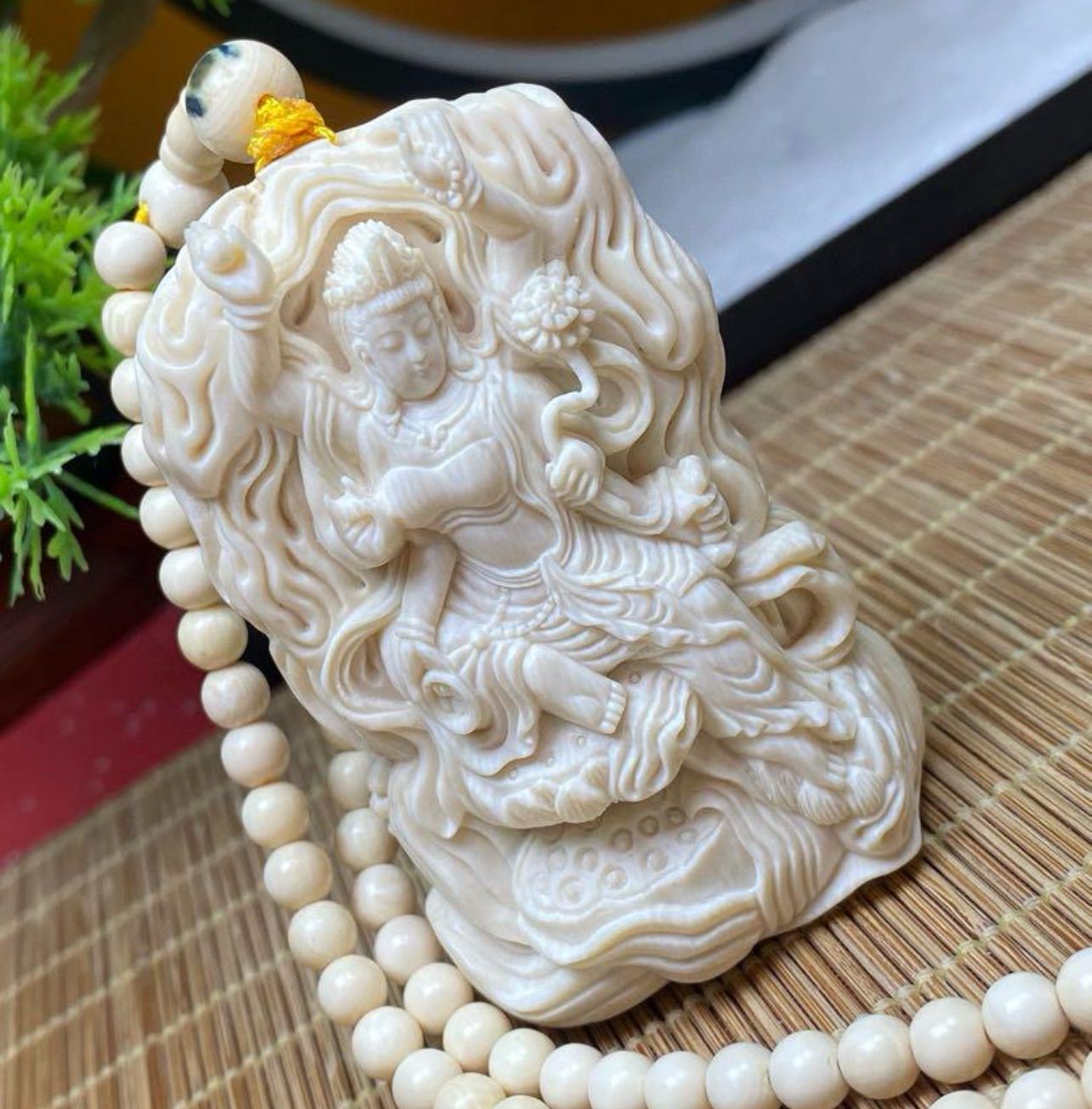 天然マンモス牙美しい手作り彫刻 千手観音 ネックレス