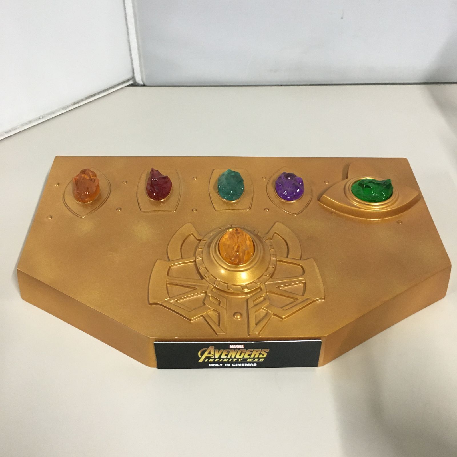 ○アベンジャーズ インフィニティストーン コレクション 台座 INFINITY