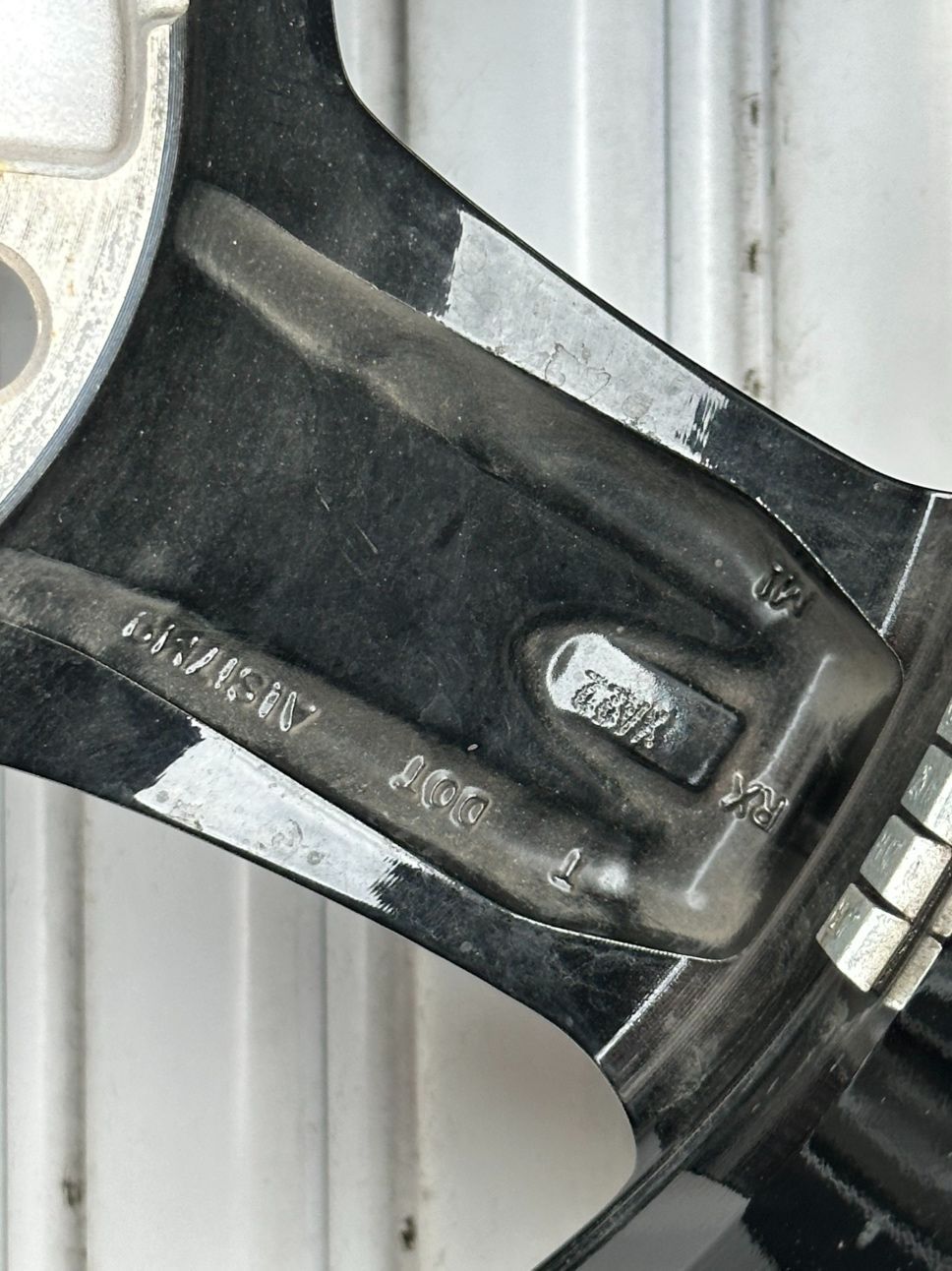 センターキャップ有り 17インチ