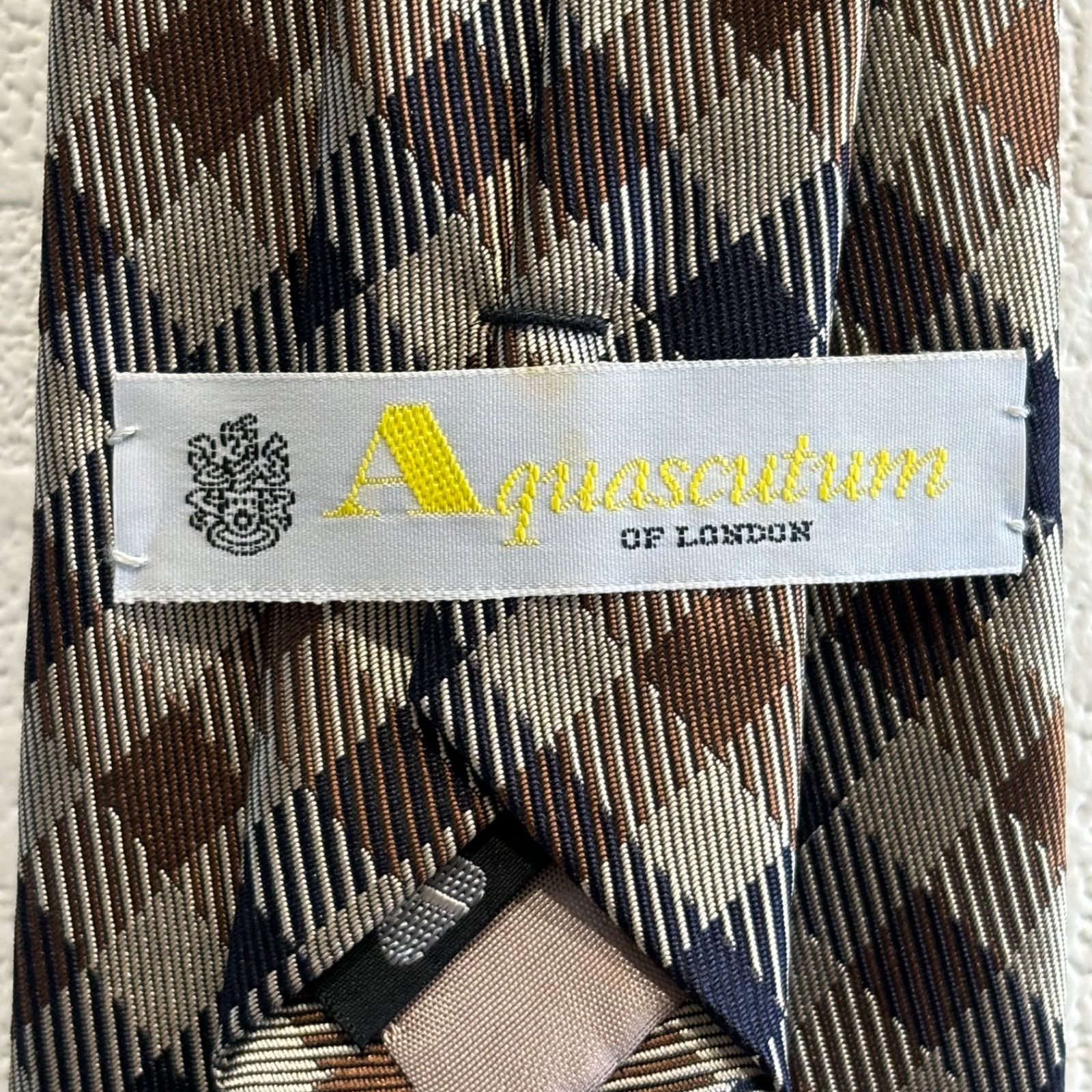 w^)b アクアスキュータム Aquascutum ギンガムチェック柄 ブラウン系