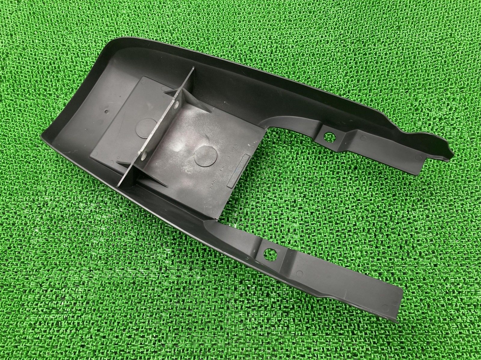 Z1000 テールカウル 黒 カワサキ 純正 バイク 部品 1976年式外し KZT00A-004*** 割れ欠けなし シートカウル 車検 Genuine 【中古】 87 Z1000 テールカウル 黒 カワサキ 純正 バイク 部品 1976年式外し