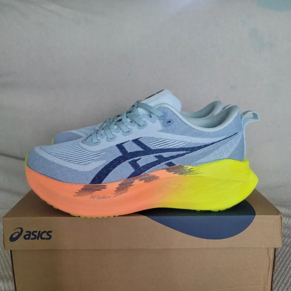 Asics アシックス スーパーブラスト 2 275
