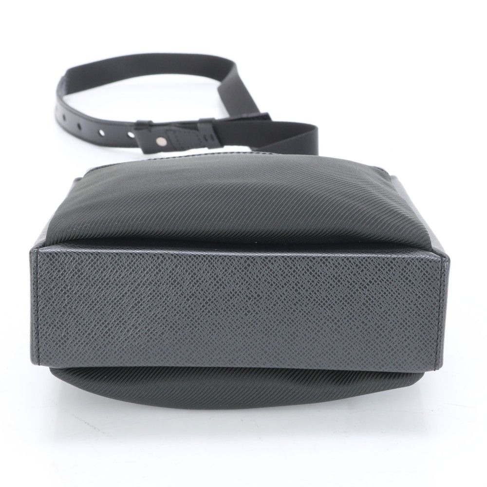 LOUIS VUITTON ルイ ヴィトン タイガ サシャ ショルダーバッグ 斜め