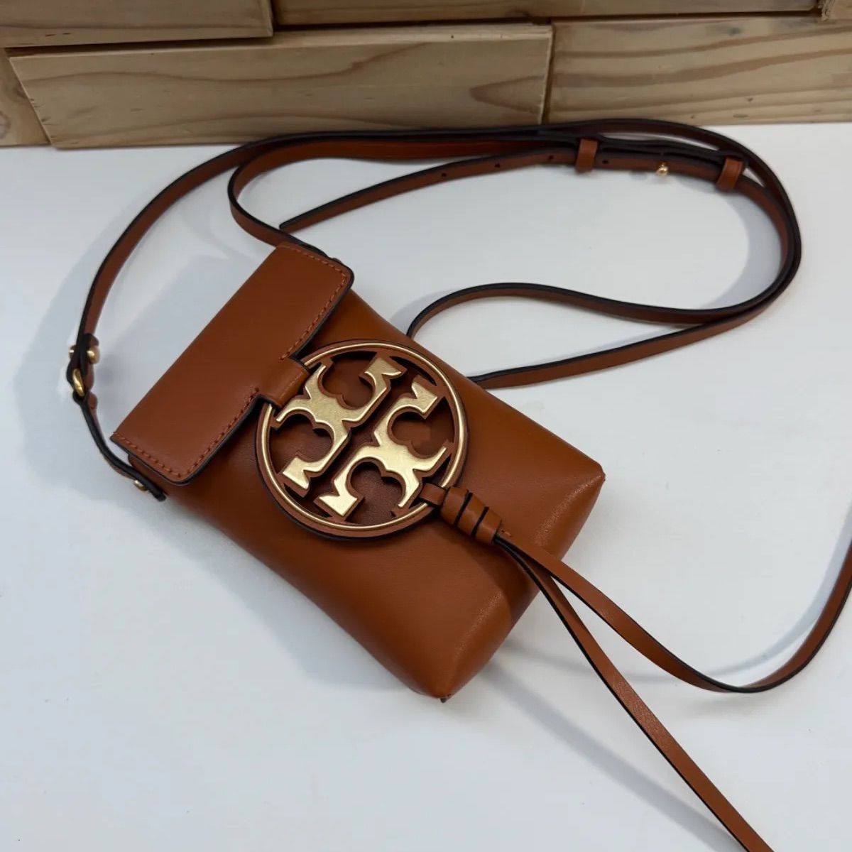 上 Tory Barch トリーバーチ スマホ ショルダーバック