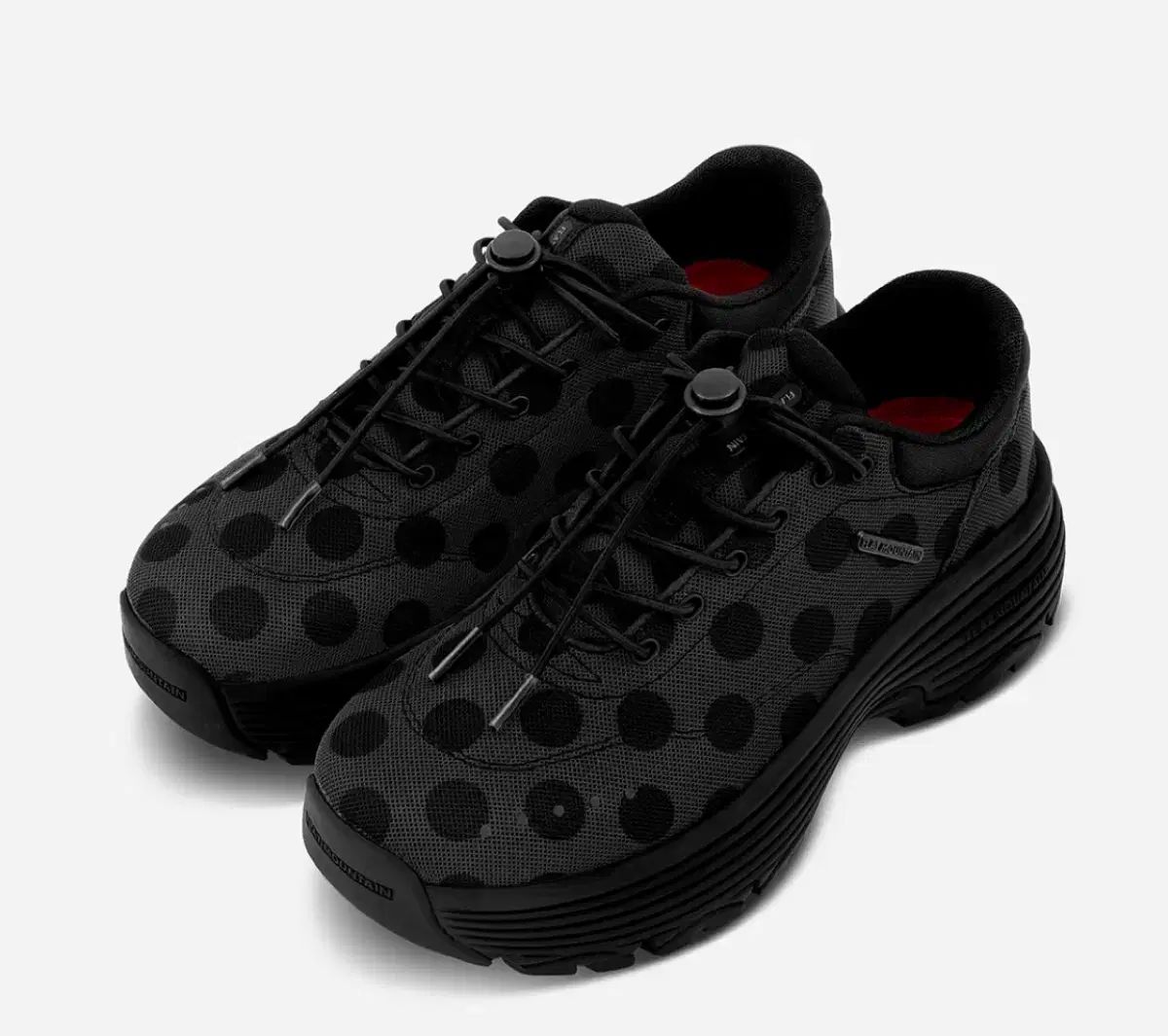 フラットマウンテン ドット柄 スニーカー エヌール 少し ガノン