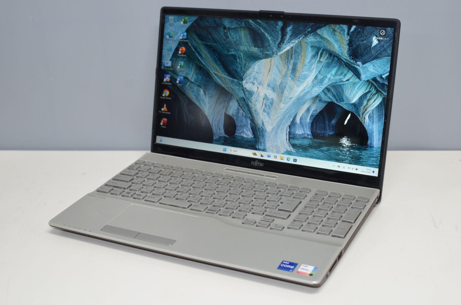 中古ノートパソコン 富士通 AH53/E3 Windows11+office 爆速SSD512GB core i7-1165G7/メモリ8GB/15.6インチ/webカメラ/無線/DVDマルチ搭載