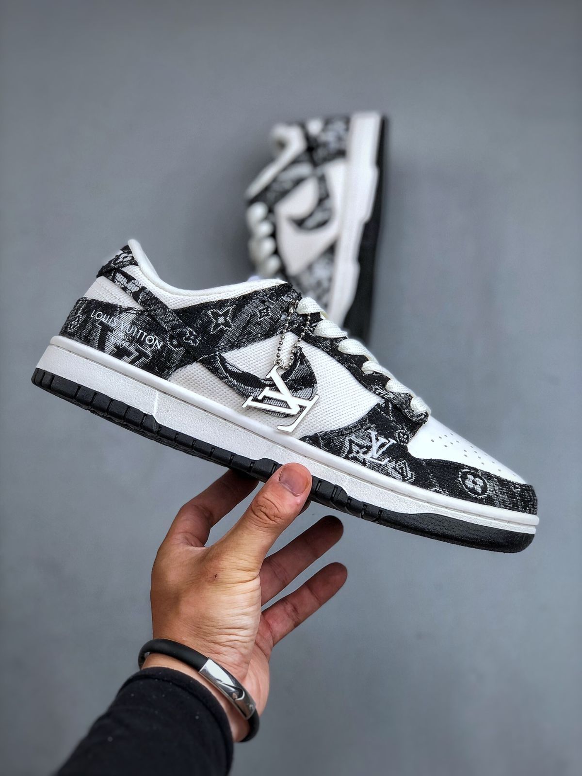 Nike Dunk SB Low Labub共同ブランドモデル Nike Dunk SB Low Labub共同ブランドモデル 5月16日発売【Fly