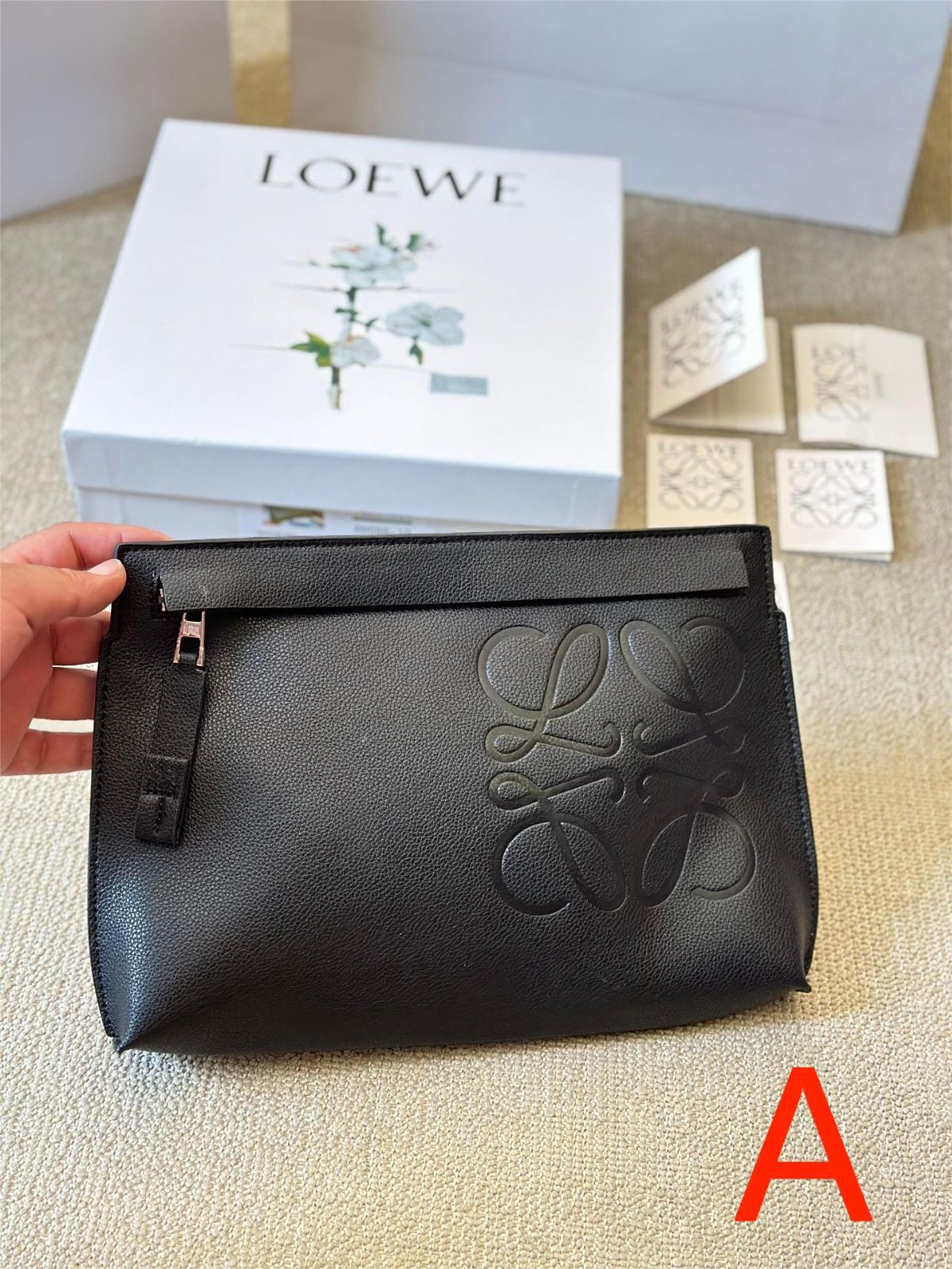 【希少サイズ】ロエベ Tポーチ ミニ クラッチ レザー アナグラム スペイン製 希少サイズ】ロエベ Tポーチ ミニ クラッチ レザー アナグ