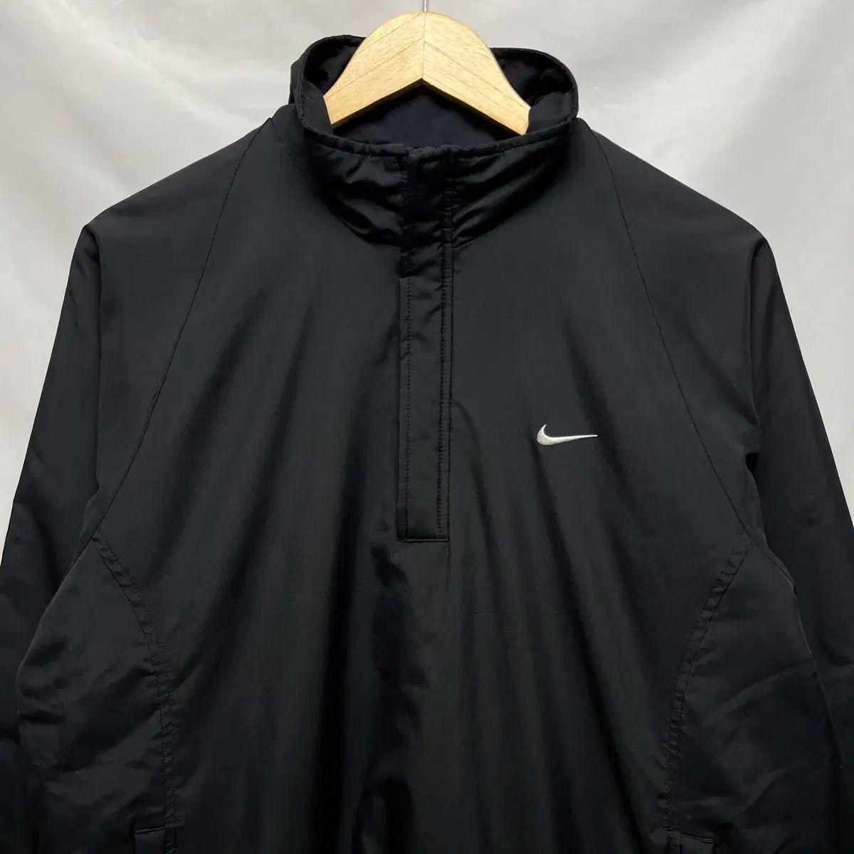 純正品/ L Nike(ナイキ） スウッシュ ゴルフ 黒 ウインド