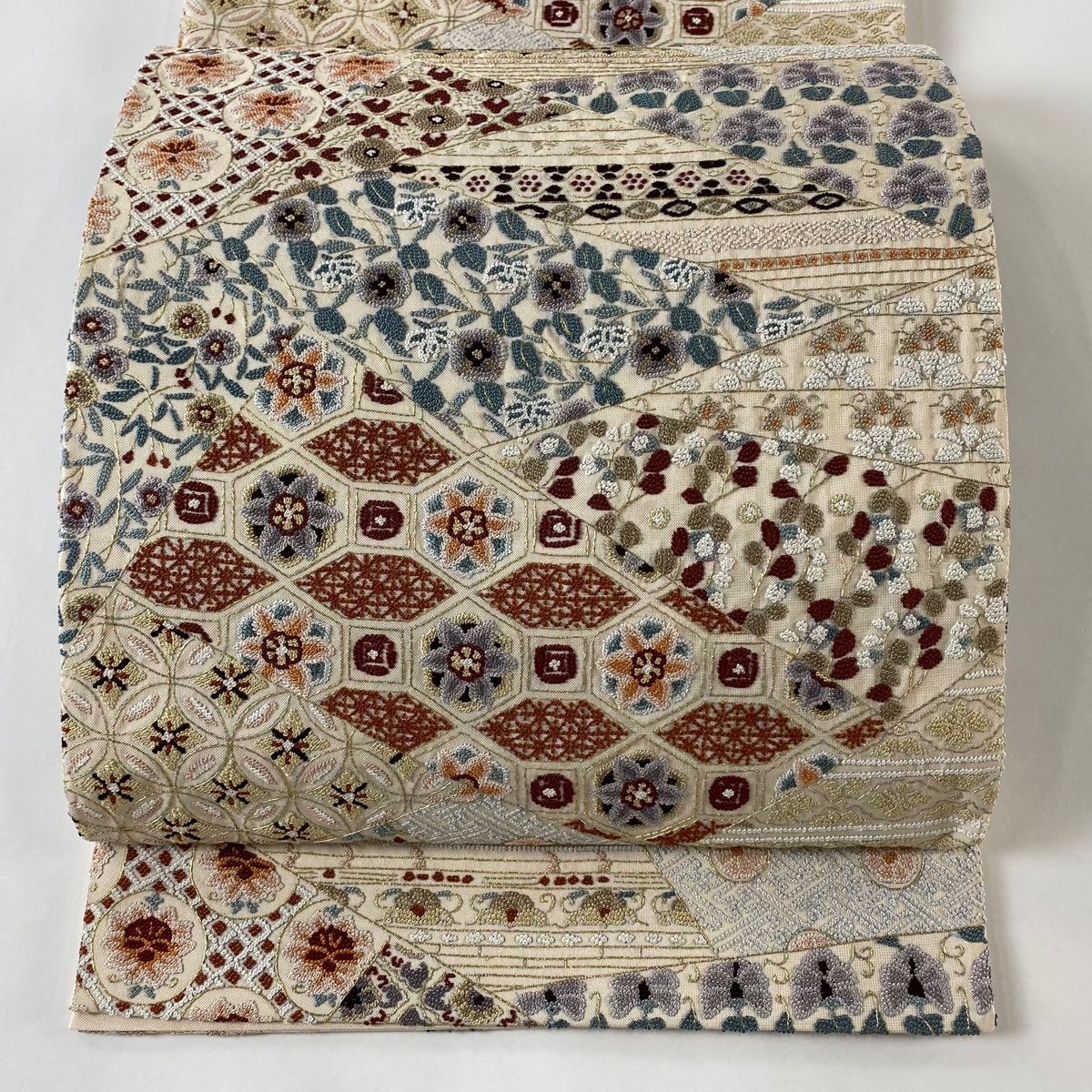 袋帯 美品 逸品 有職文様 草花 相良刺繍 金糸 ベージュ 全通