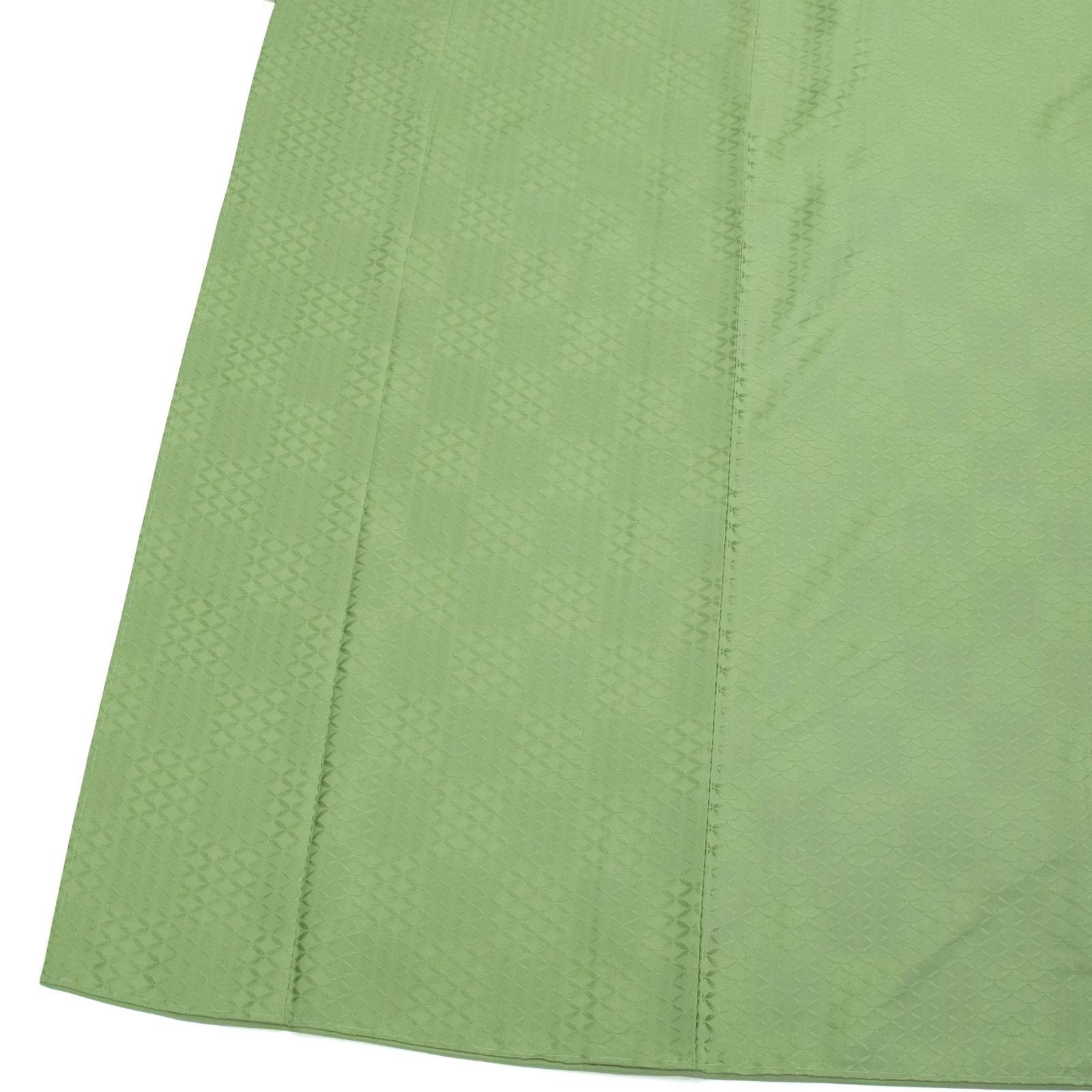 正絹 色無地 重ね地紋 【三松】 純国産絹 色無地（若緑に市松七宝文）/お仕立て済み（袷仕立て