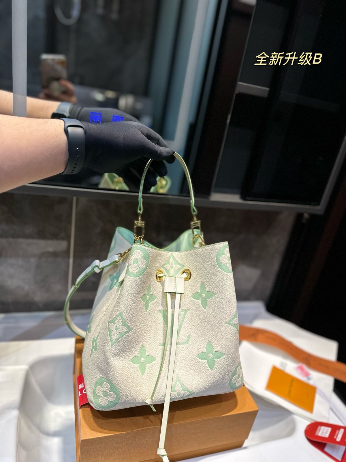 今日特価】LV Twist ショルダー＆ハンドバッグ 送料無料！在庫