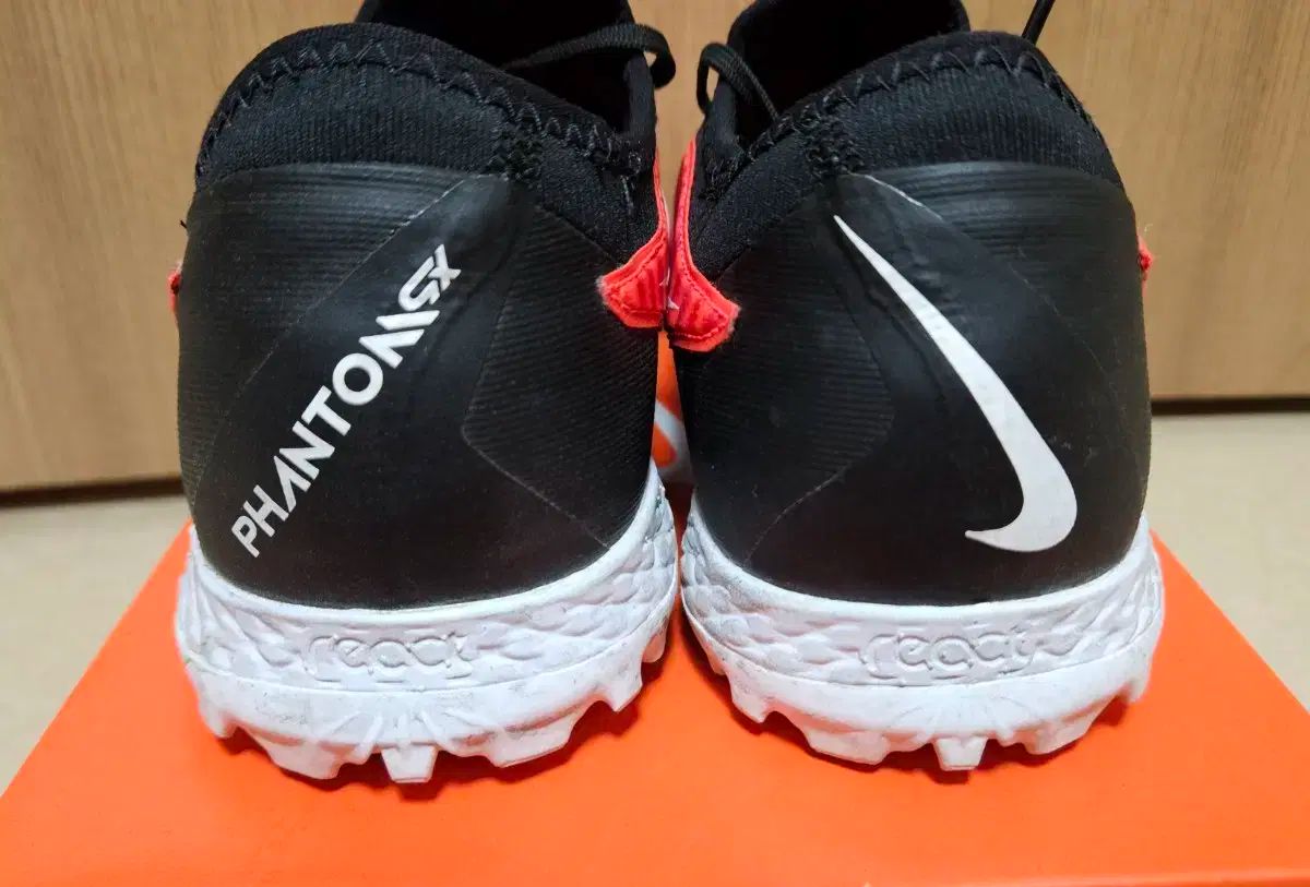 NIKE(ナイキ) ファントム gx pro tf 255 NIKE - NIKE ナイキ リアクト