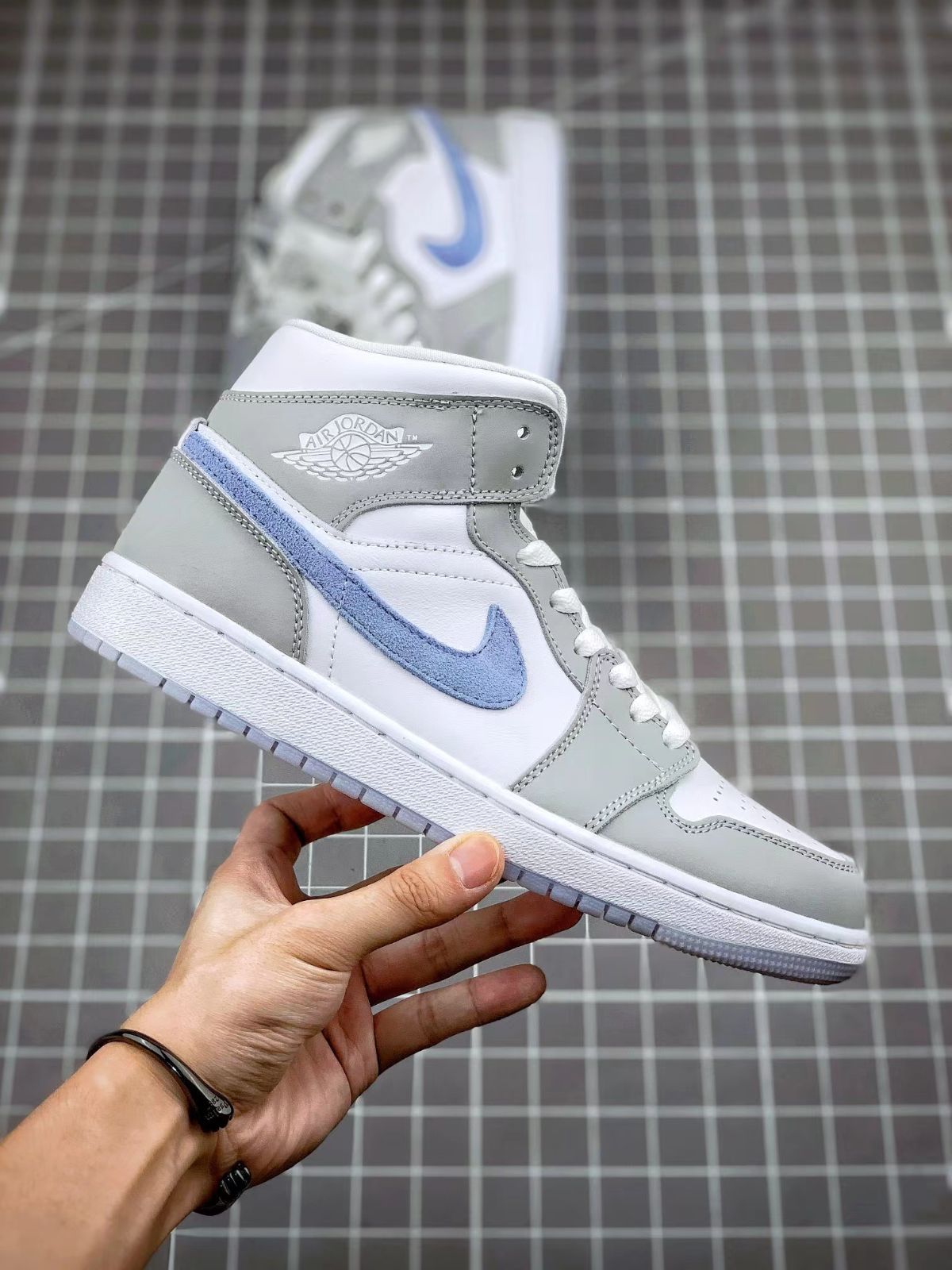 Air Jordan 1 Mid 