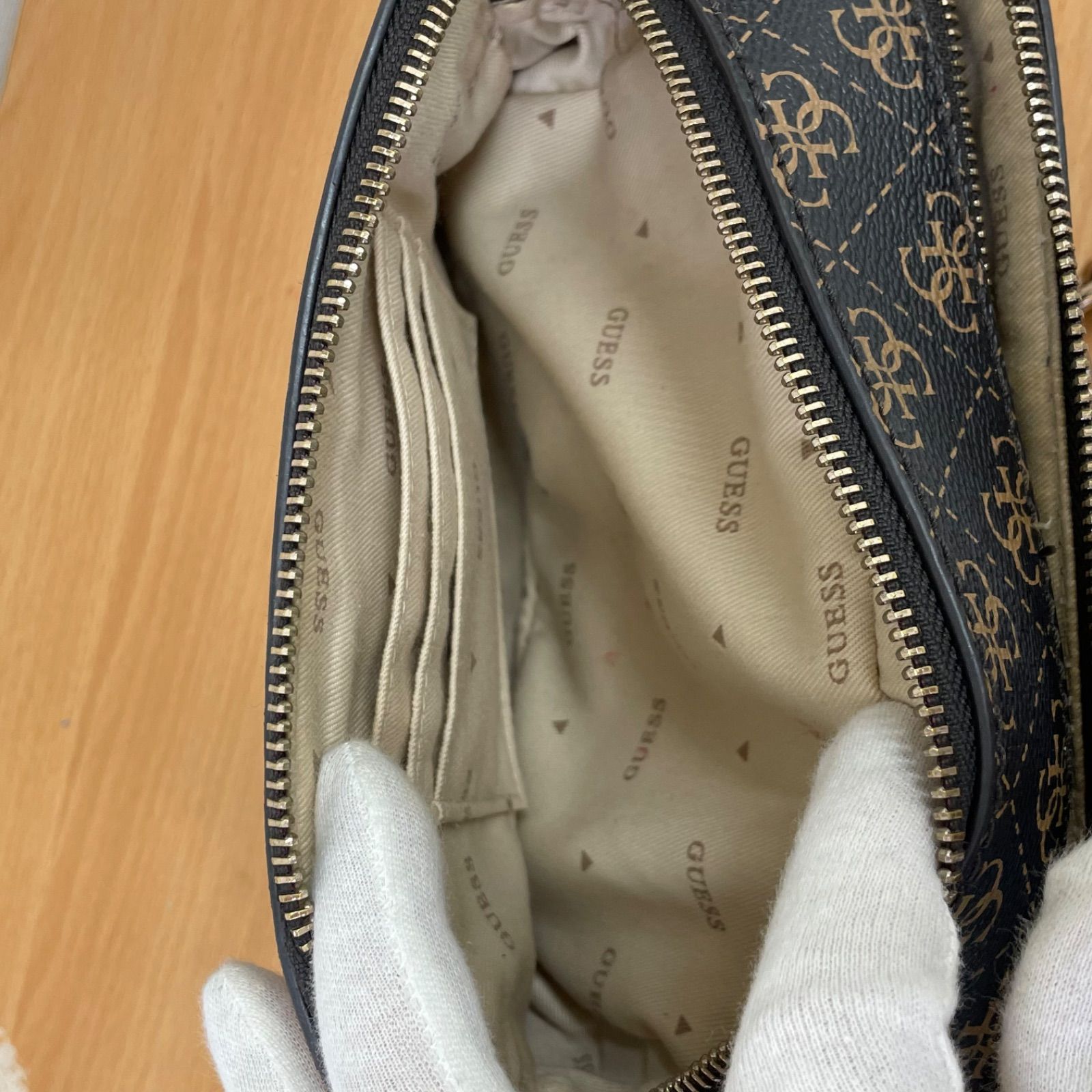 GUESS チェーンショルダーバッグ GUESS ゲス チェーンショルダーバッグ 水色 - メルカリ
