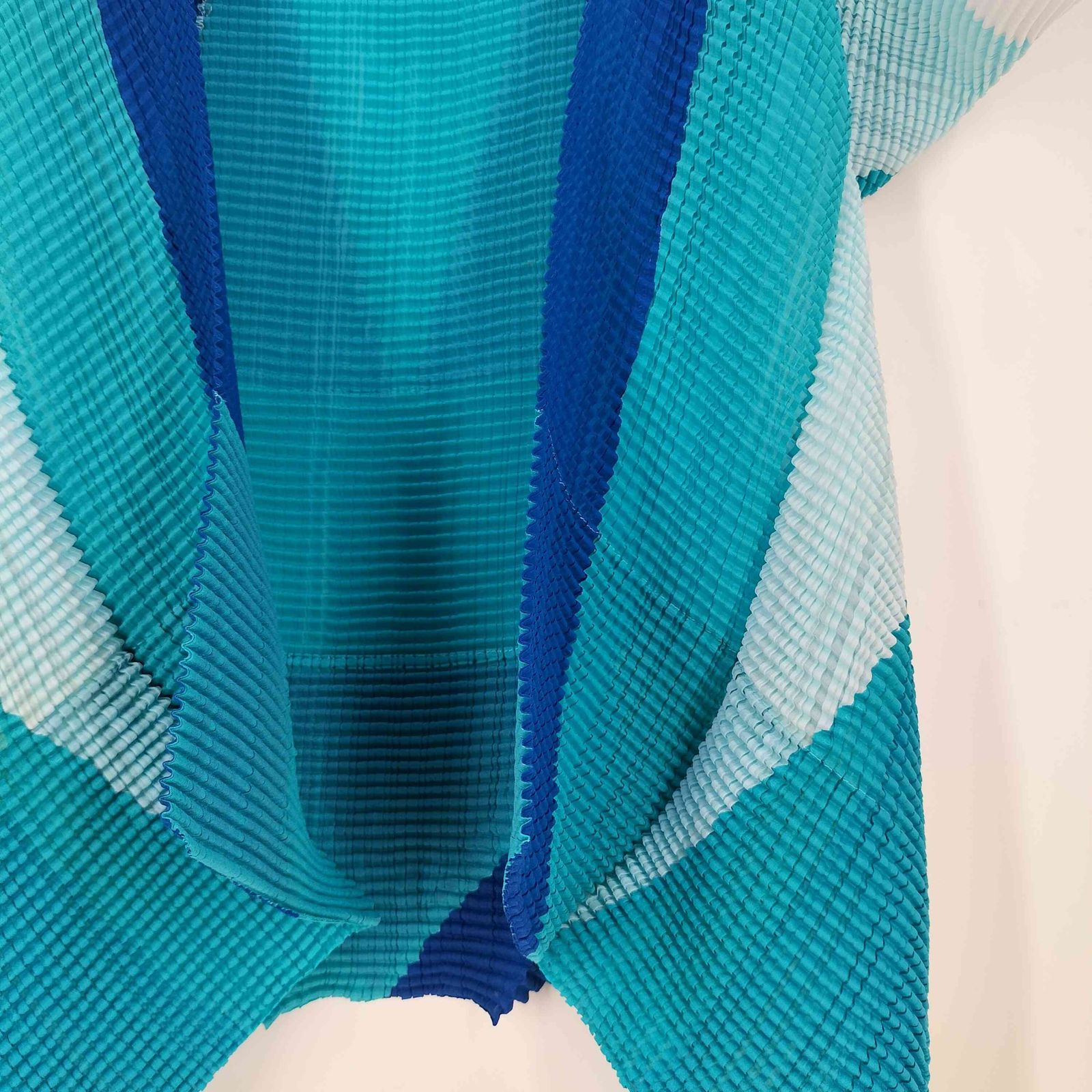 イッセイミヤケ ISSEY MIYAKE マルチカラー プリーツ カーディガン