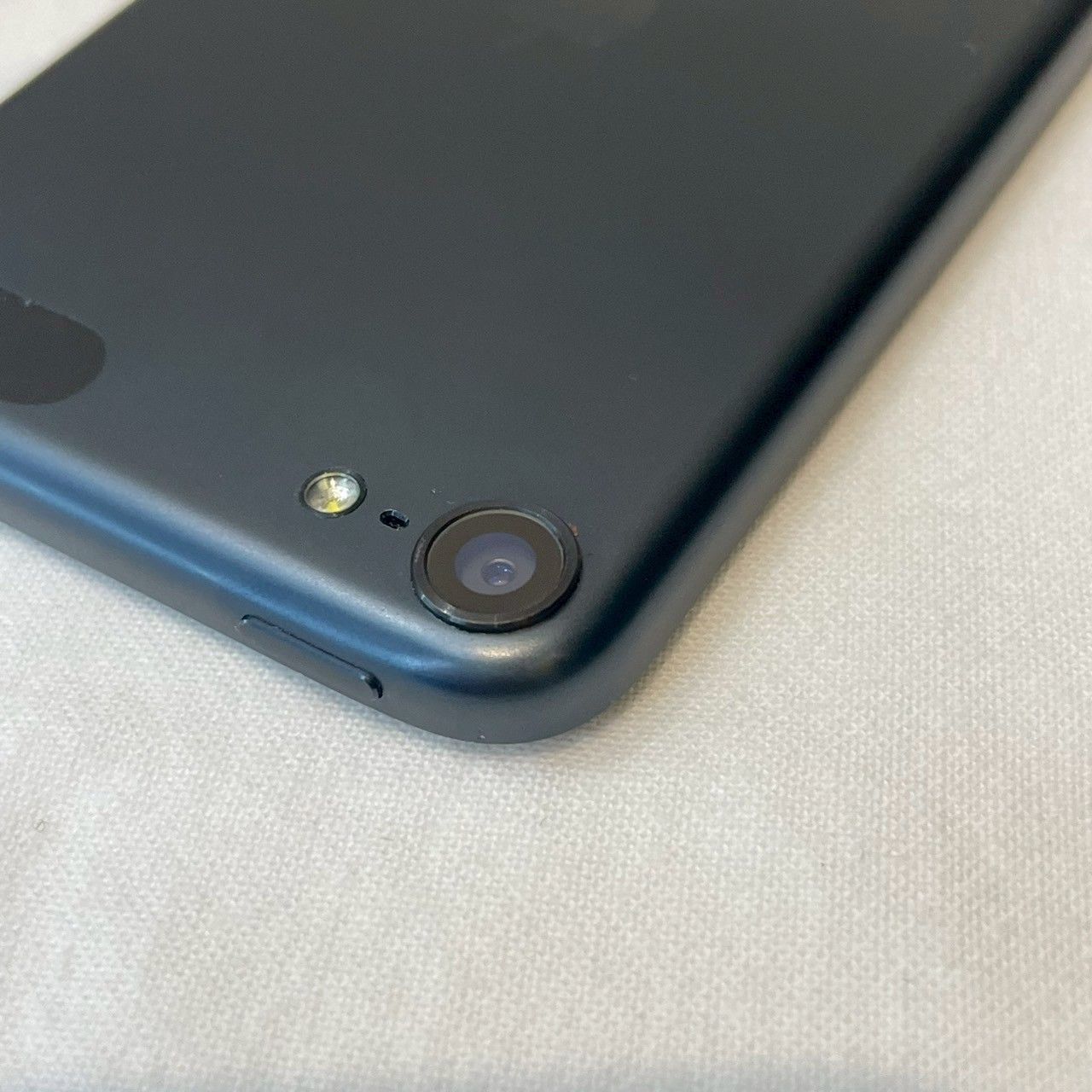 iPod touch 第5世代 64GB ブラック A1421 MD724J/A Apple iPod touch MD724J/A [64GB ブラック&スレート] 価格比較