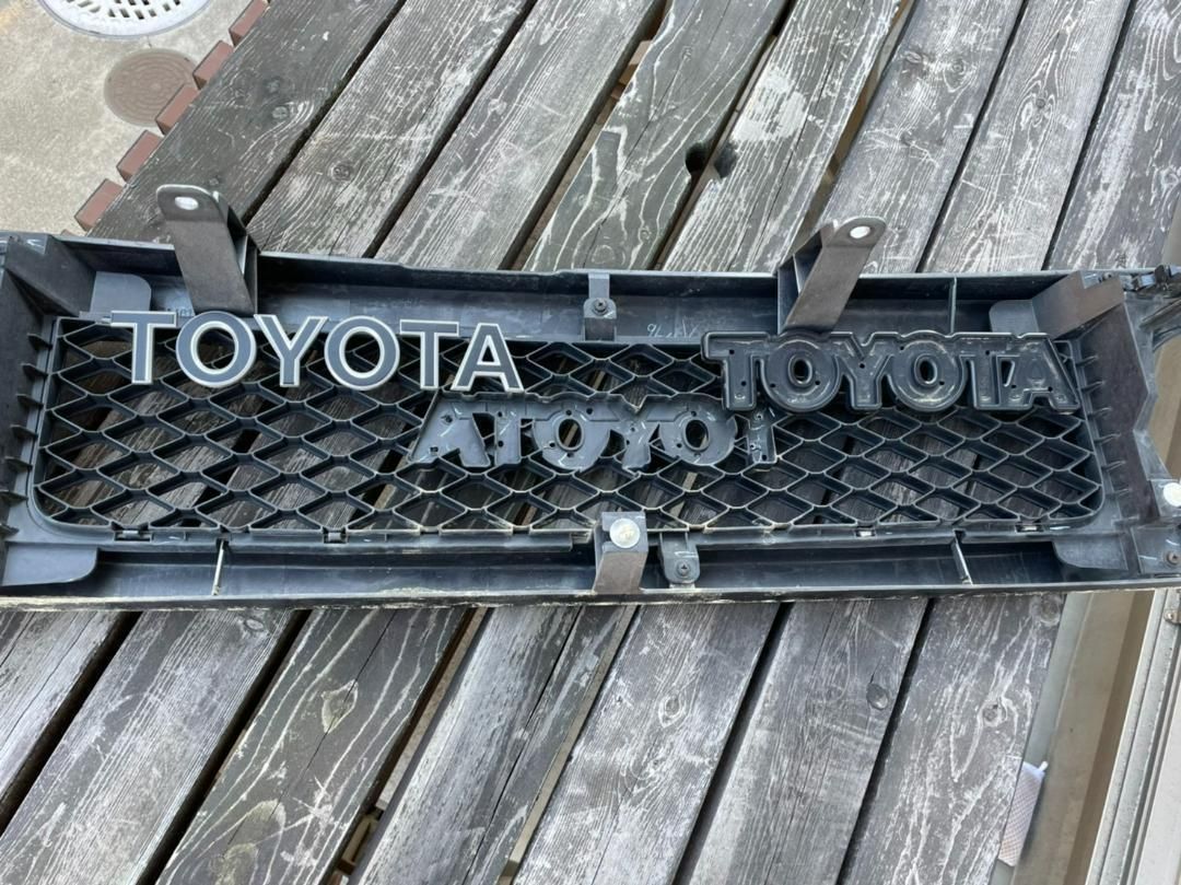 FJクルーザー トヨタ 純正エンブレム用 アクリル ミラーシルバー FJクルーザー トヨタ 純正エンブレム用 アクリル ミラーシルバー