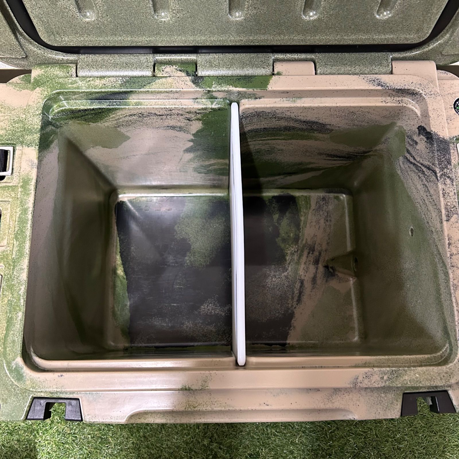 ICELAND アイスランド クーラーボックス ROTO-MOLDED COOLER