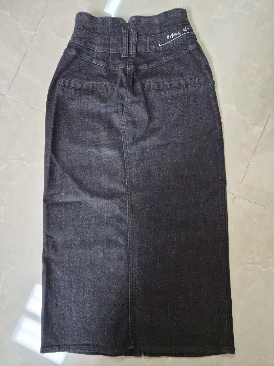 DEWL ブラック デニムスカート