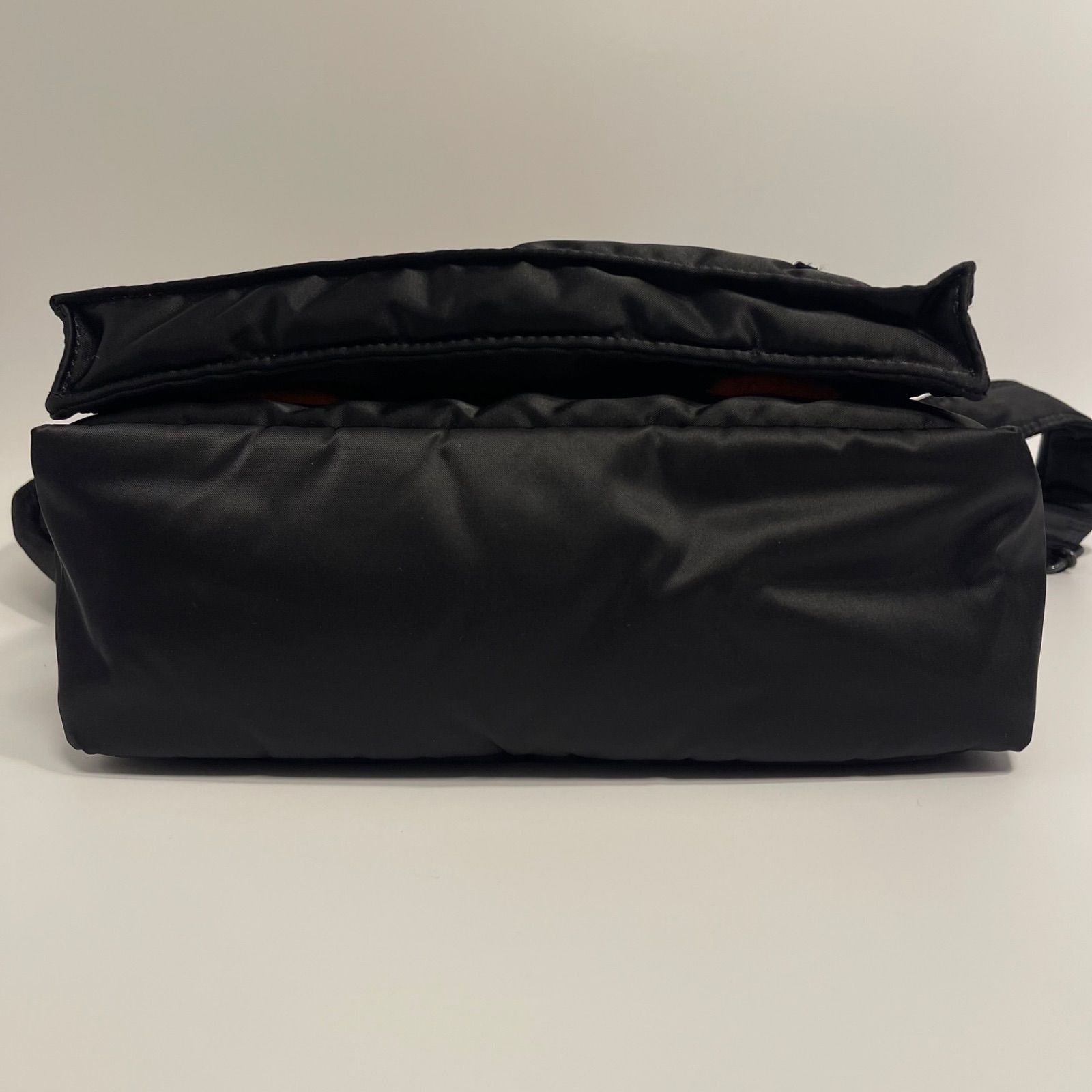 ポーター　タンカー　ブラック　メッセンジャーバッグ　極美品　縦型ショルダー 極美品✨ポーター タンカー 縦型 ショルダー メッセンジャー