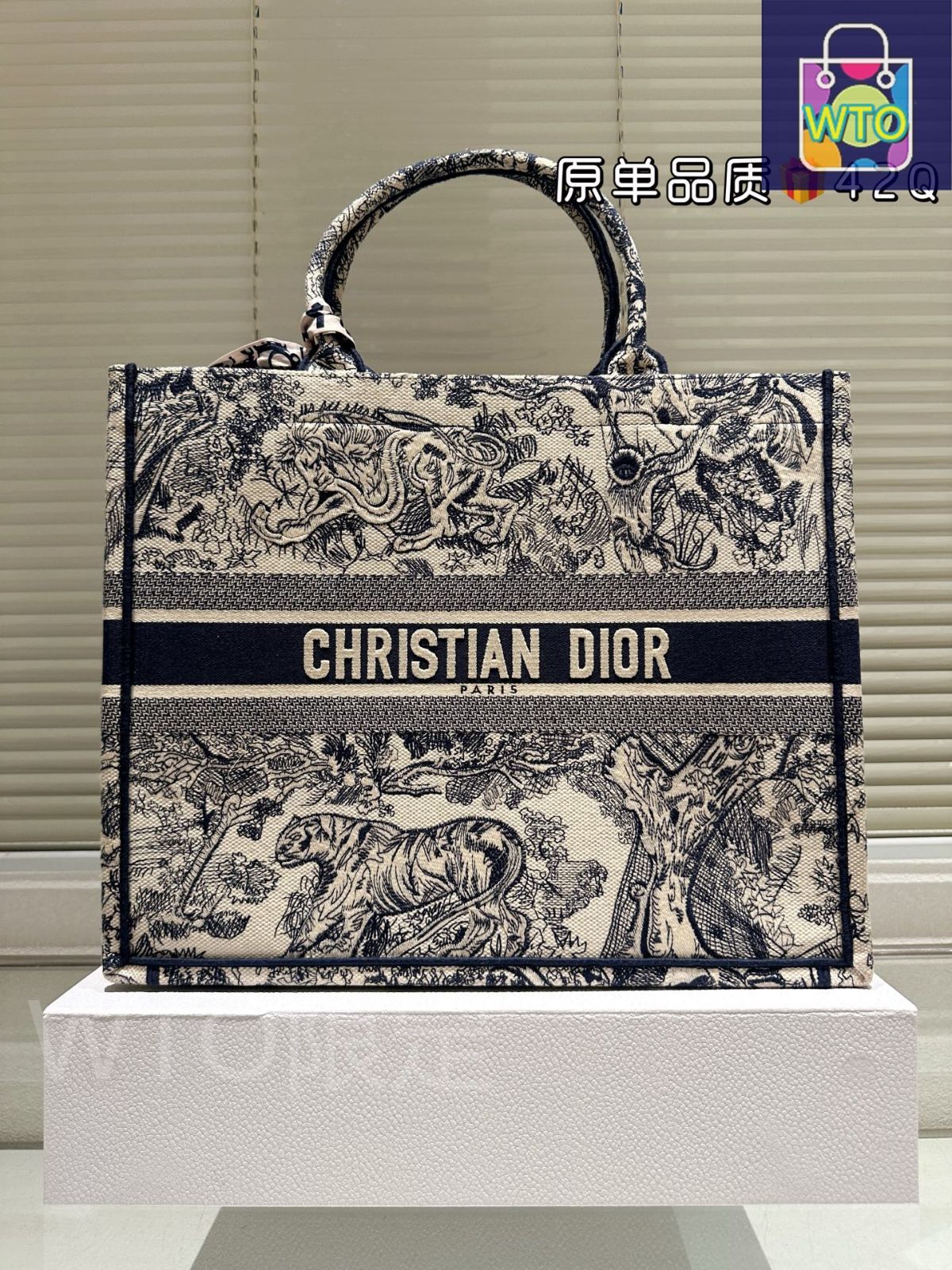 ブックトート 立体刺繍が特徴的な高品質デザイン