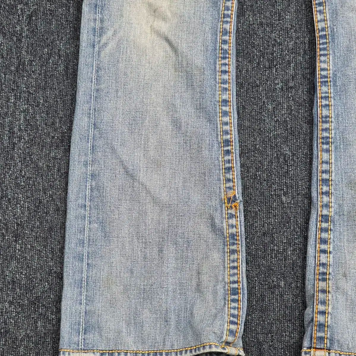 True Religion ブーツカットデニムライトブルー