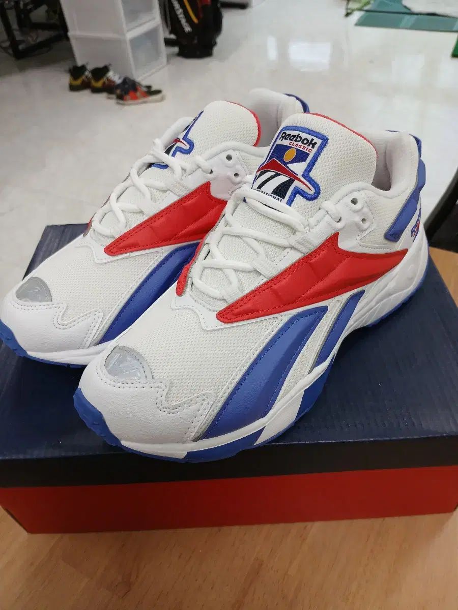 【雷市場（ポンジャン）商品韓国直送】 Reebok(リーボック) 間隔 96 白 ブルー レッド