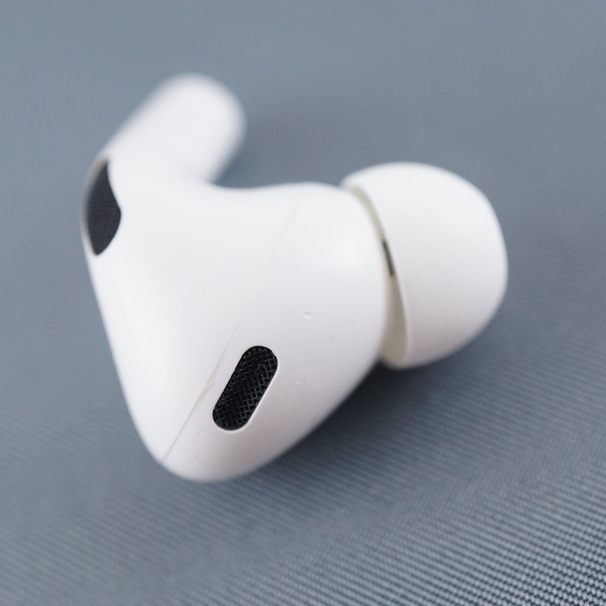 Apple AirPods Pro 第二世代 左イヤホンのみ USED美品 エアーポッズ プロ L 片耳 左耳 A2699 MQD83J/A  Lightning 完動品 即日発送 V0022 - メルカリ