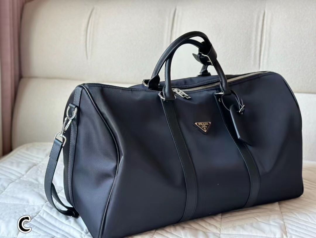PRADAプラダ ２way ボストンバッグ ブラック テスート 旅行鞄 ナイロン プラダ 2way ボストンバッグ 大容量 ナイロン ブラック 三角ロゴ