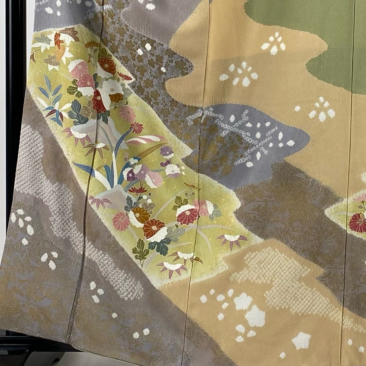 訪問着 身丈162cm 裄丈67.5cm L 袷 菊 葡萄唐草 絞り 金彩 抹茶色 正絹