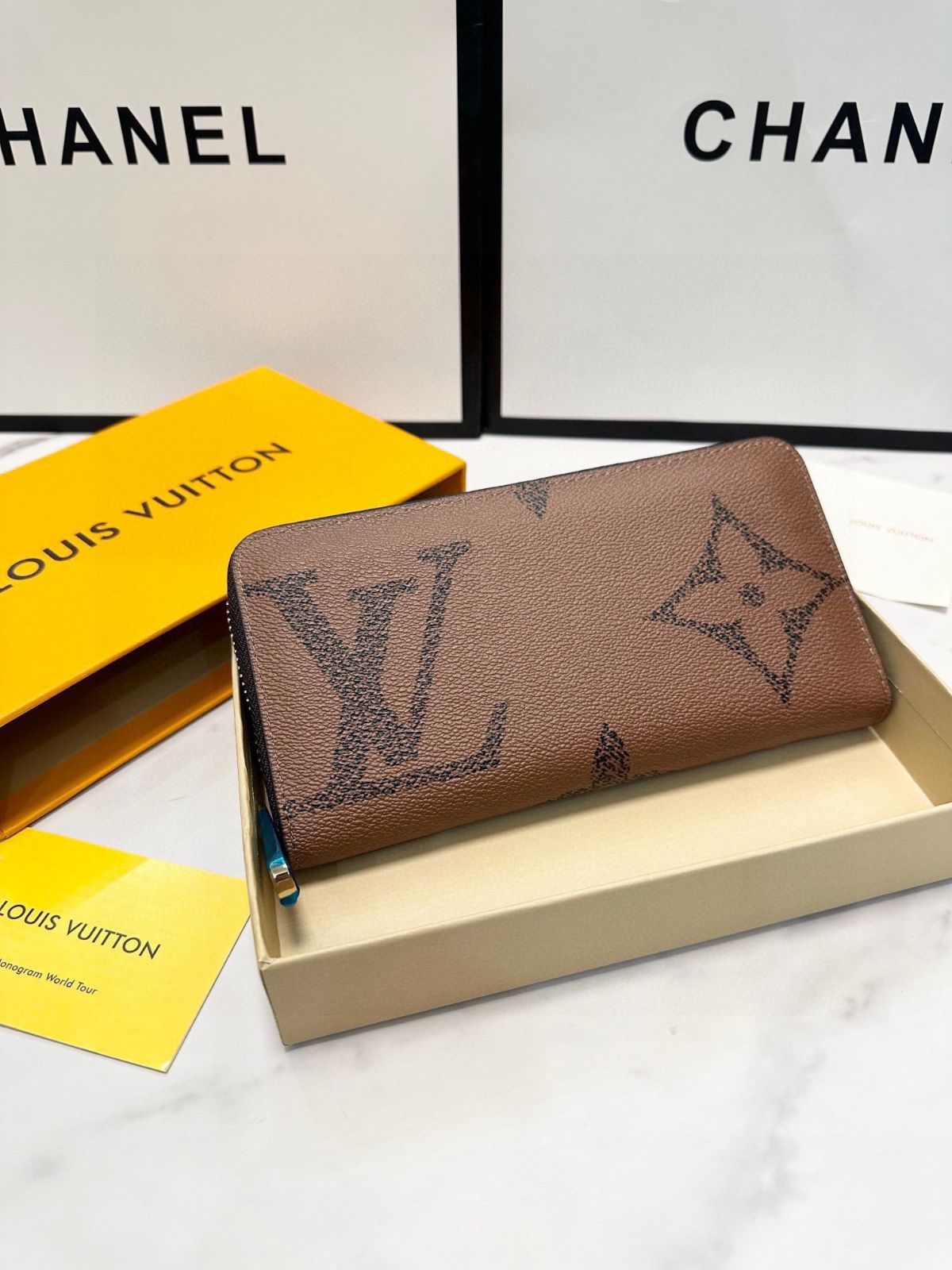 Louis Vuitton 今日 黒色 19x10cm 単ジッパーハンドポーチ 在庫の な価格です