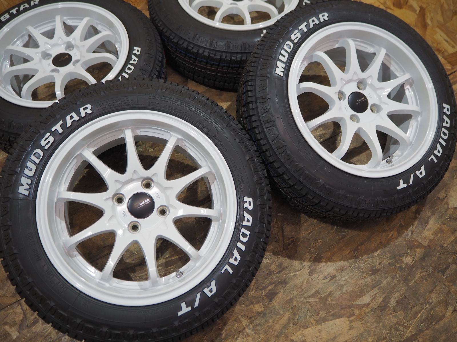 ☆ホワイトレター☆175/65R15 7J+30 4H100 人気 10本スポーク 深