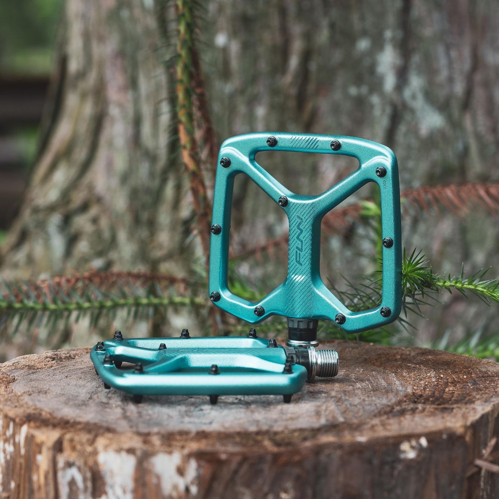 Funn パイソン Python フラットマウンテンバイク用ペダル - 広いプラットフォームのBMX MTBマウンテンバイク用自転車ペダル 9 16インチのCrMoアクスル付き